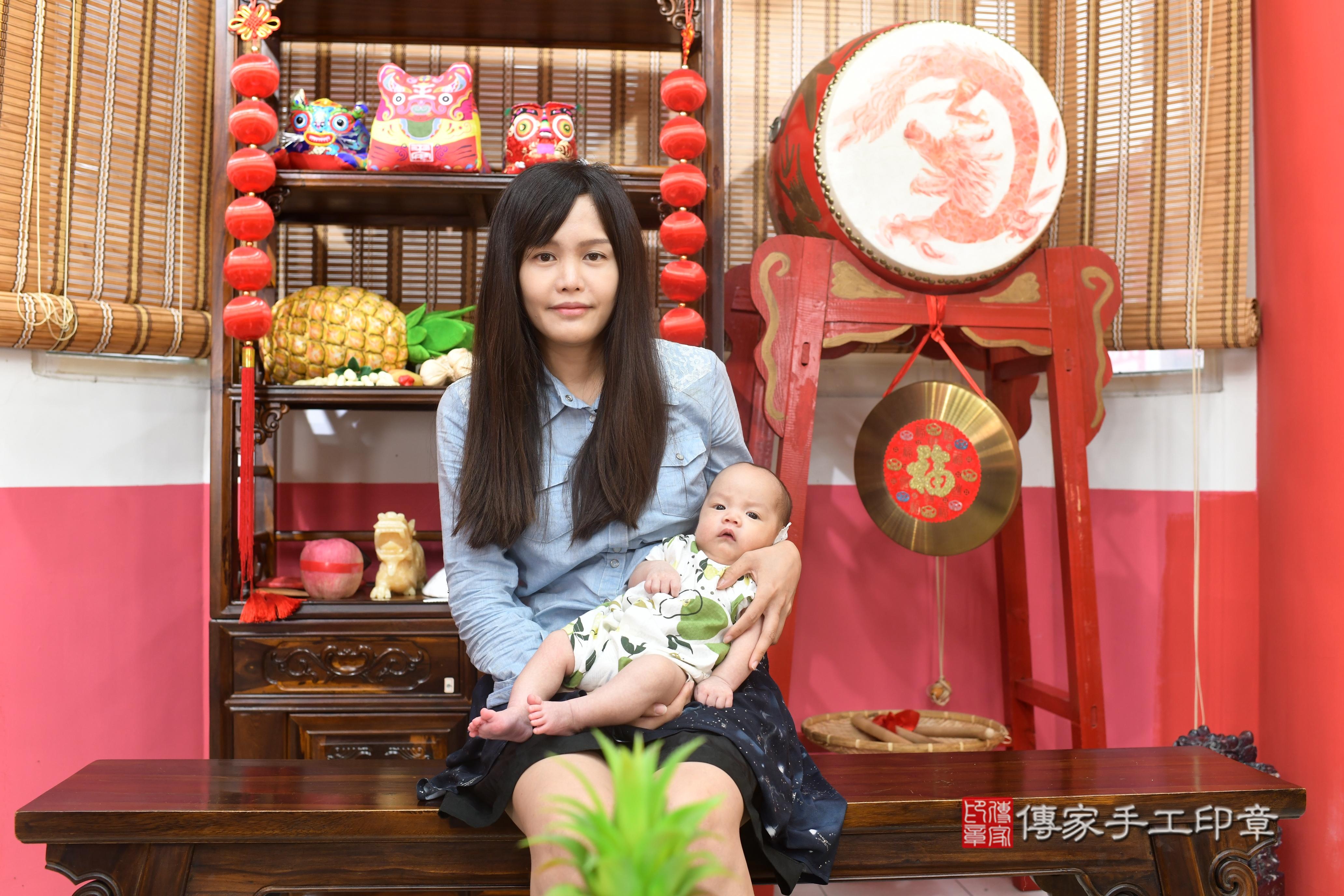 傳家手工印章高雄店、抓周、度脺、中國風會場、傳家嬰兒古禮、吉祥話、抓周道具物品24種、拍照。抓周證書。寶寶抓周、滿周歲、生日快樂、祝福