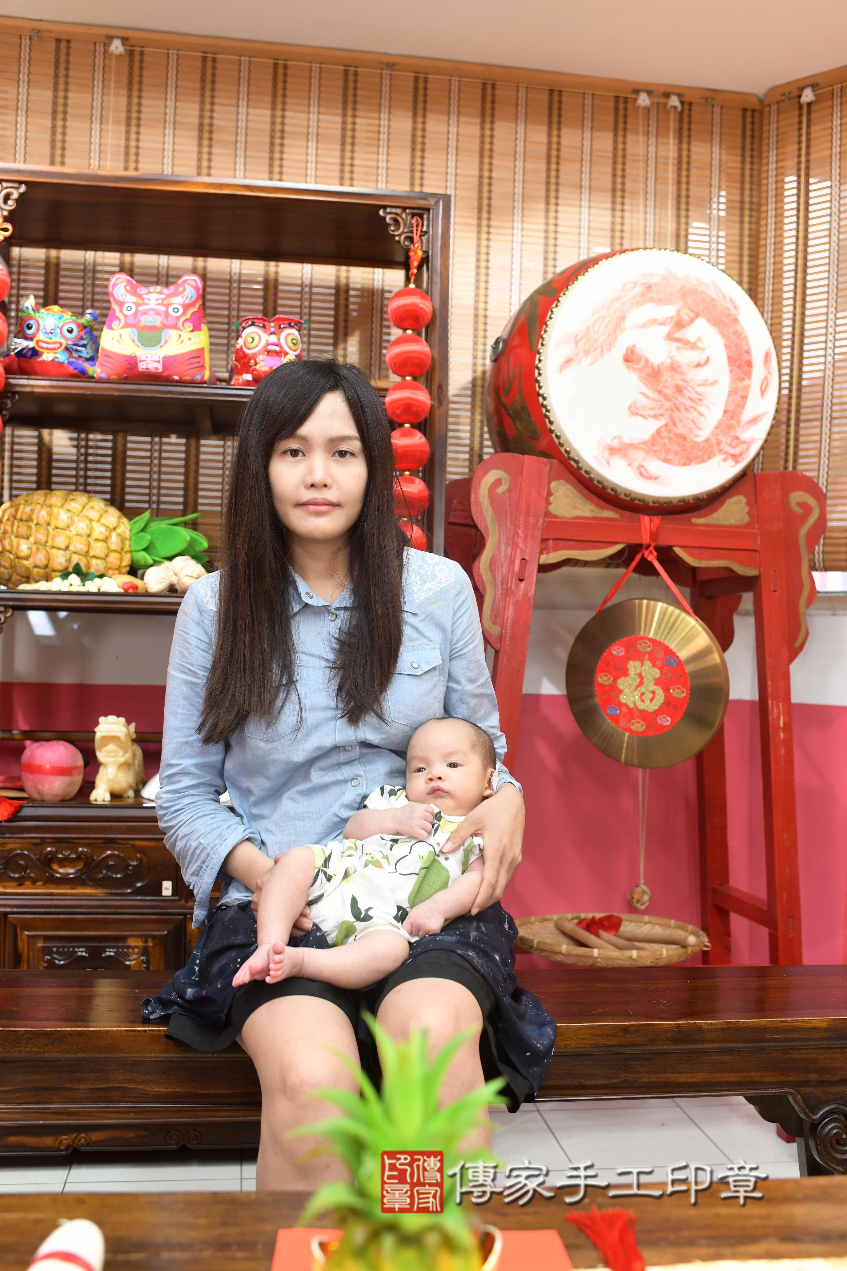 傳家手工印章高雄店、抓周、度脺、中國風會場、傳家嬰兒古禮、吉祥話、抓周道具物品24種、拍照。抓周證書。寶寶抓周、滿周歲、生日快樂、祝福