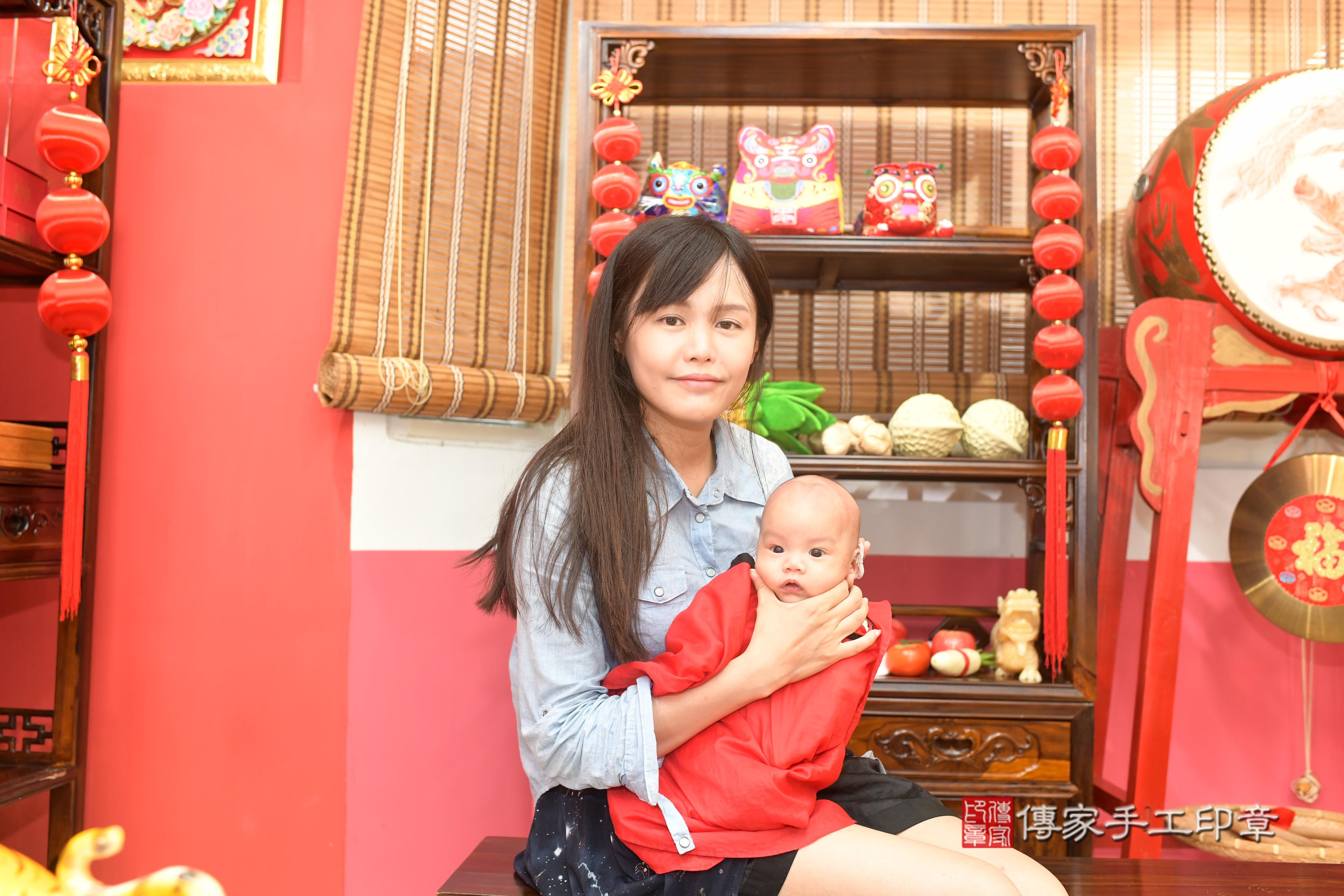 傳家手工印章高雄店、抓周、度脺、中國風會場、傳家嬰兒古禮、吉祥話、抓周道具物品24種、拍照。抓周證書。寶寶抓周、滿周歲、生日快樂、祝福