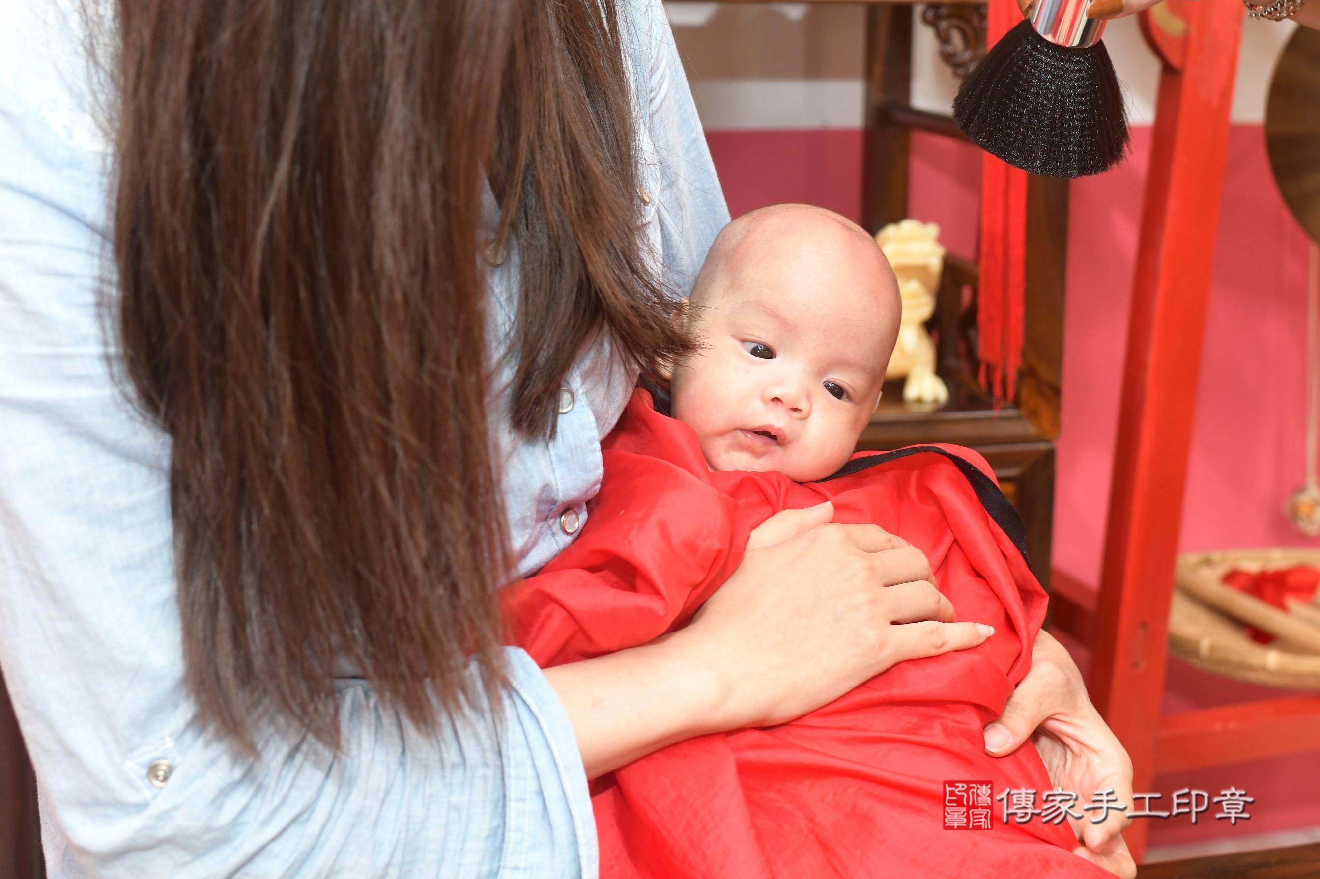 傳家手工印章高雄店、抓周、度脺、中國風會場、傳家嬰兒古禮、吉祥話、抓周道具物品24種、拍照。抓周證書。寶寶抓周、滿周歲、生日快樂、祝福