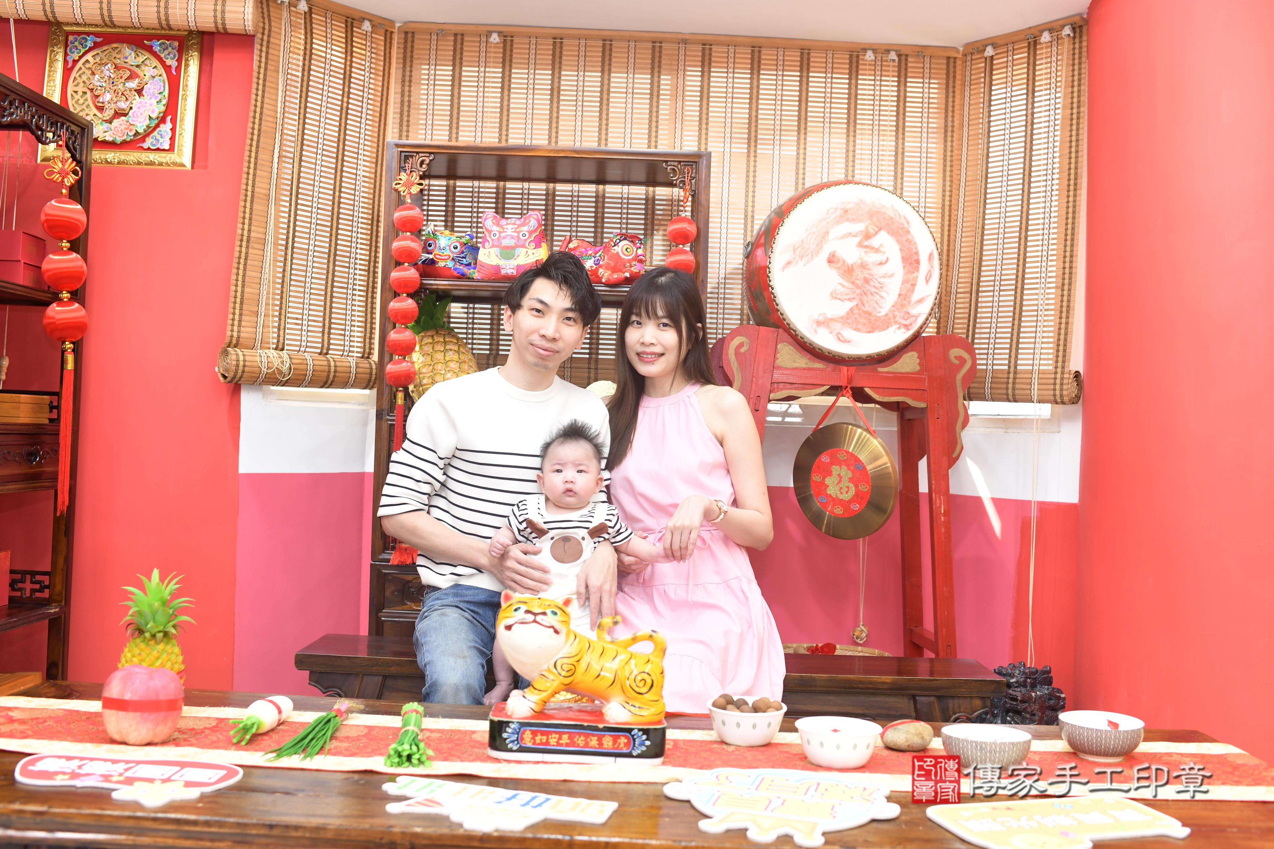 傳家手工印章高雄店、抓周、度脺、中國風會場、傳家嬰兒古禮、吉祥話、抓周道具物品24種、拍照。抓周證書。寶寶抓周、滿周歲、生日快樂、祝福