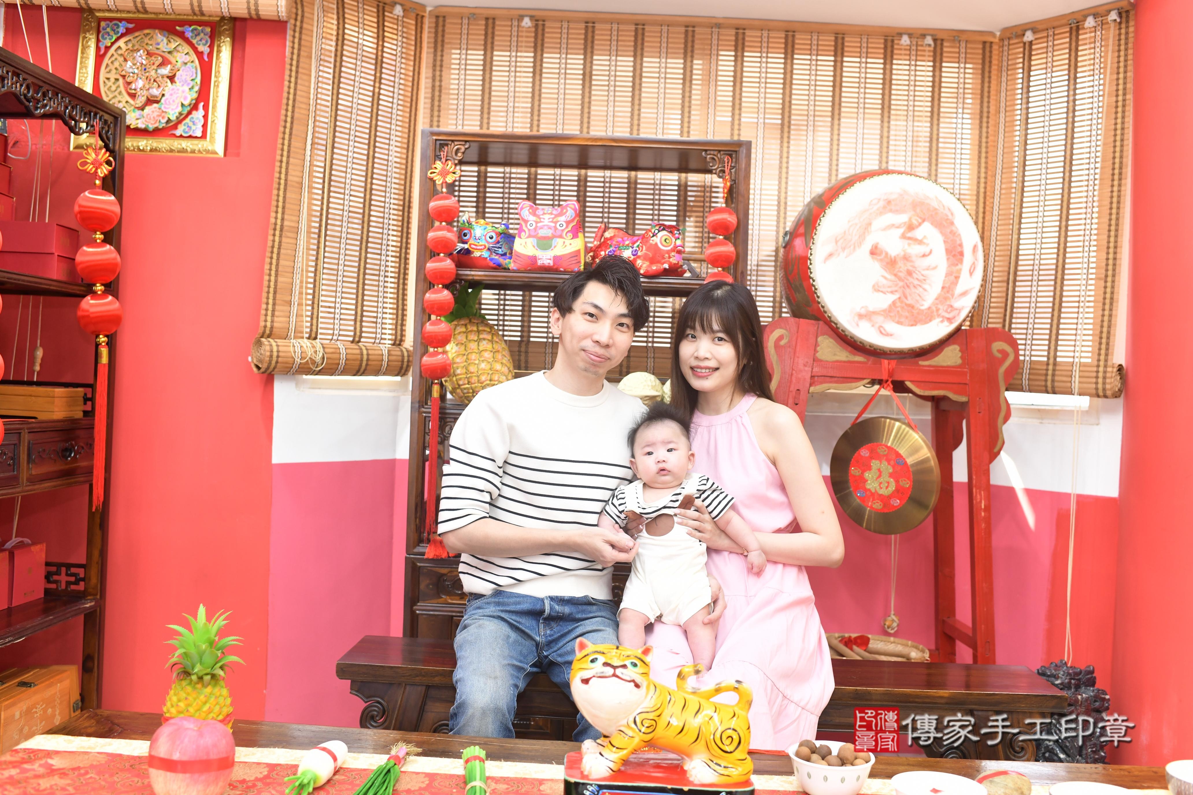 傳家手工印章高雄店、抓周、度脺、中國風會場、傳家嬰兒古禮、吉祥話、抓周道具物品24種、拍照。抓周證書。寶寶抓周、滿周歲、生日快樂、祝福