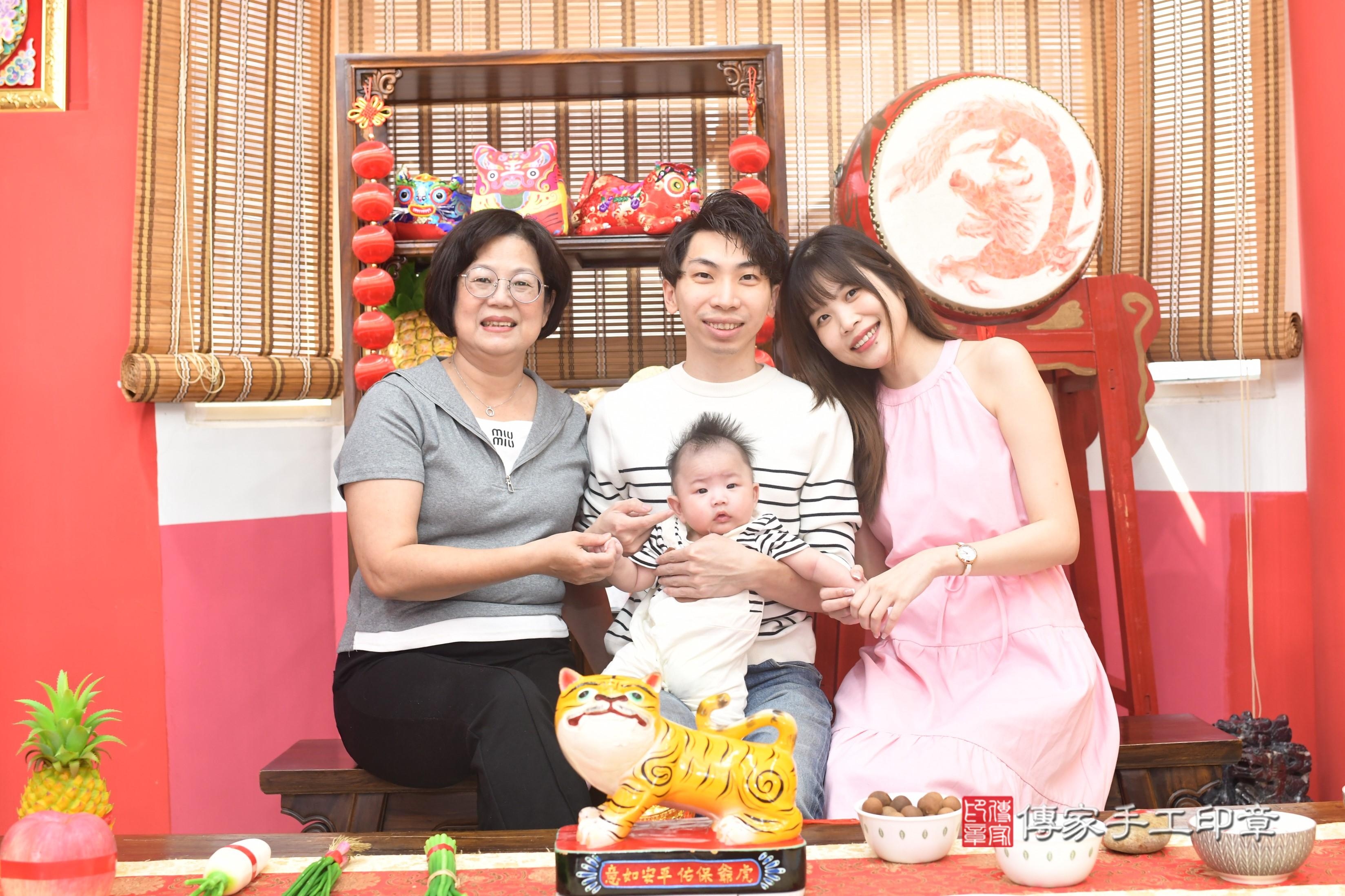 傳家手工印章高雄店、抓周、度脺、中國風會場、傳家嬰兒古禮、吉祥話、抓周道具物品24種、拍照。抓周證書。寶寶抓周、滿周歲、生日快樂、祝福