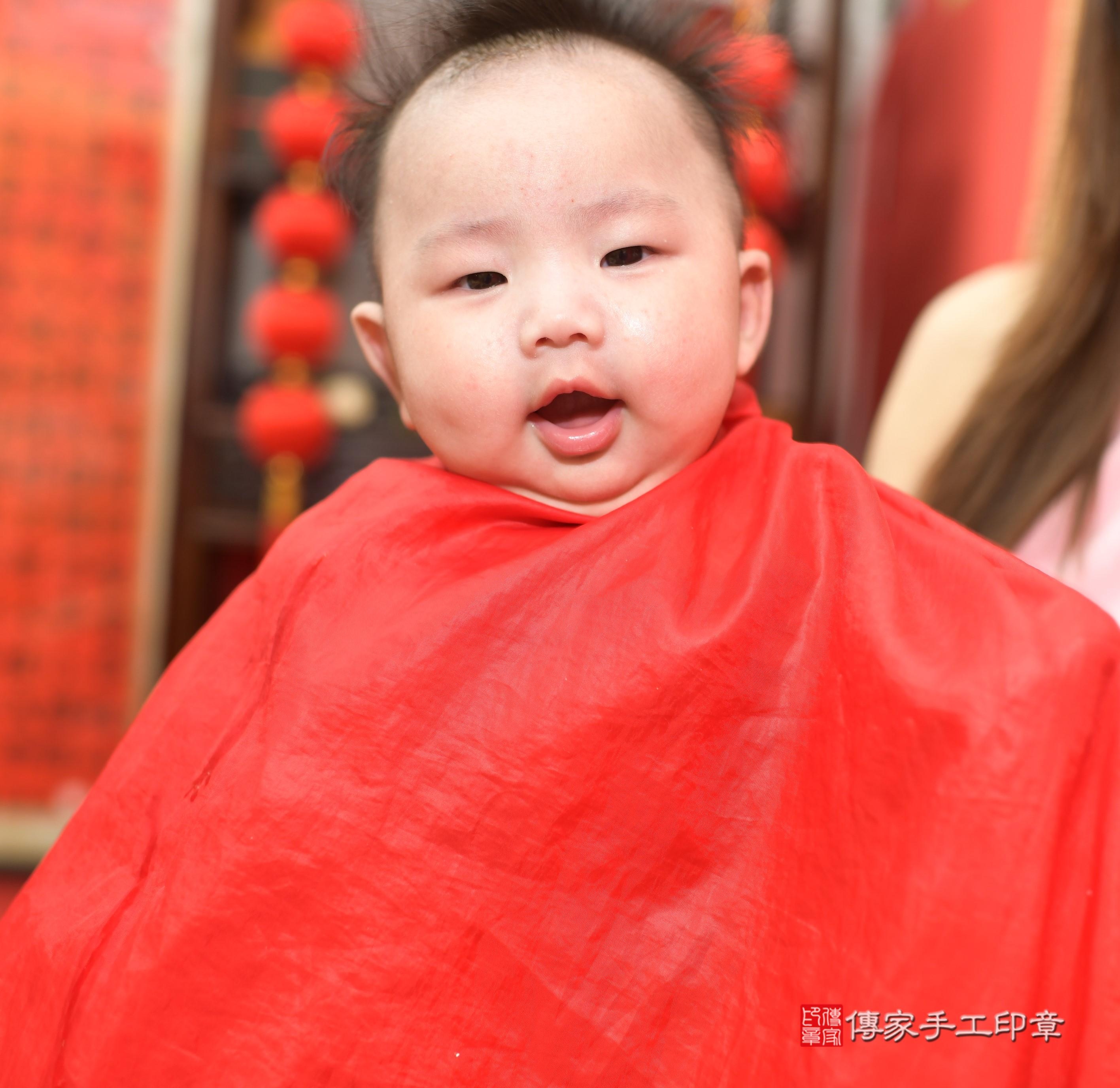 傳家手工印章高雄店、抓周、度脺、中國風會場、傳家嬰兒古禮、吉祥話、抓周道具物品24種、拍照。抓周證書。寶寶抓周、滿周歲、生日快樂、祝福