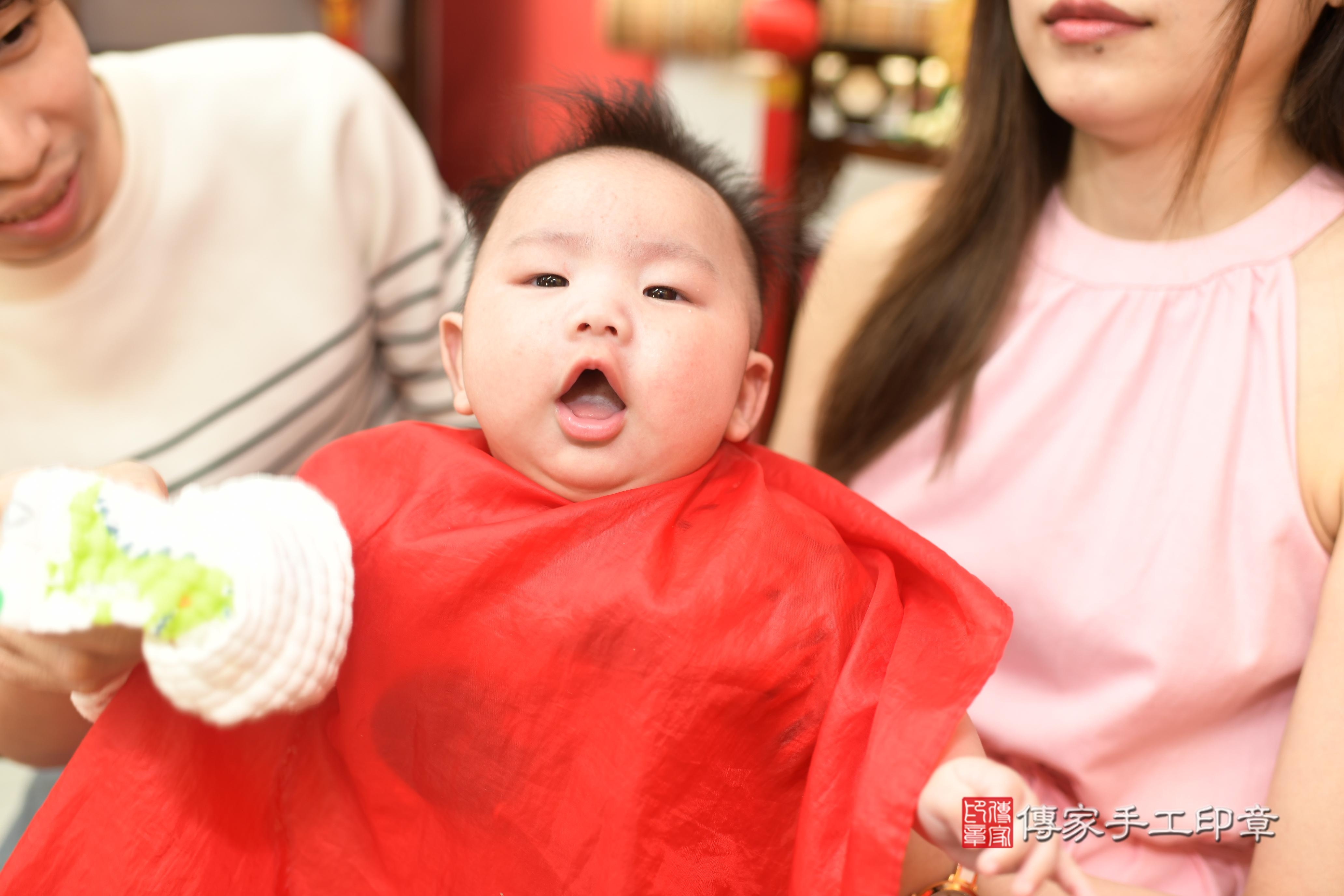 傳家手工印章高雄店、抓周、度脺、中國風會場、傳家嬰兒古禮、吉祥話、抓周道具物品24種、拍照。抓周證書。寶寶抓周、滿周歲、生日快樂、祝福