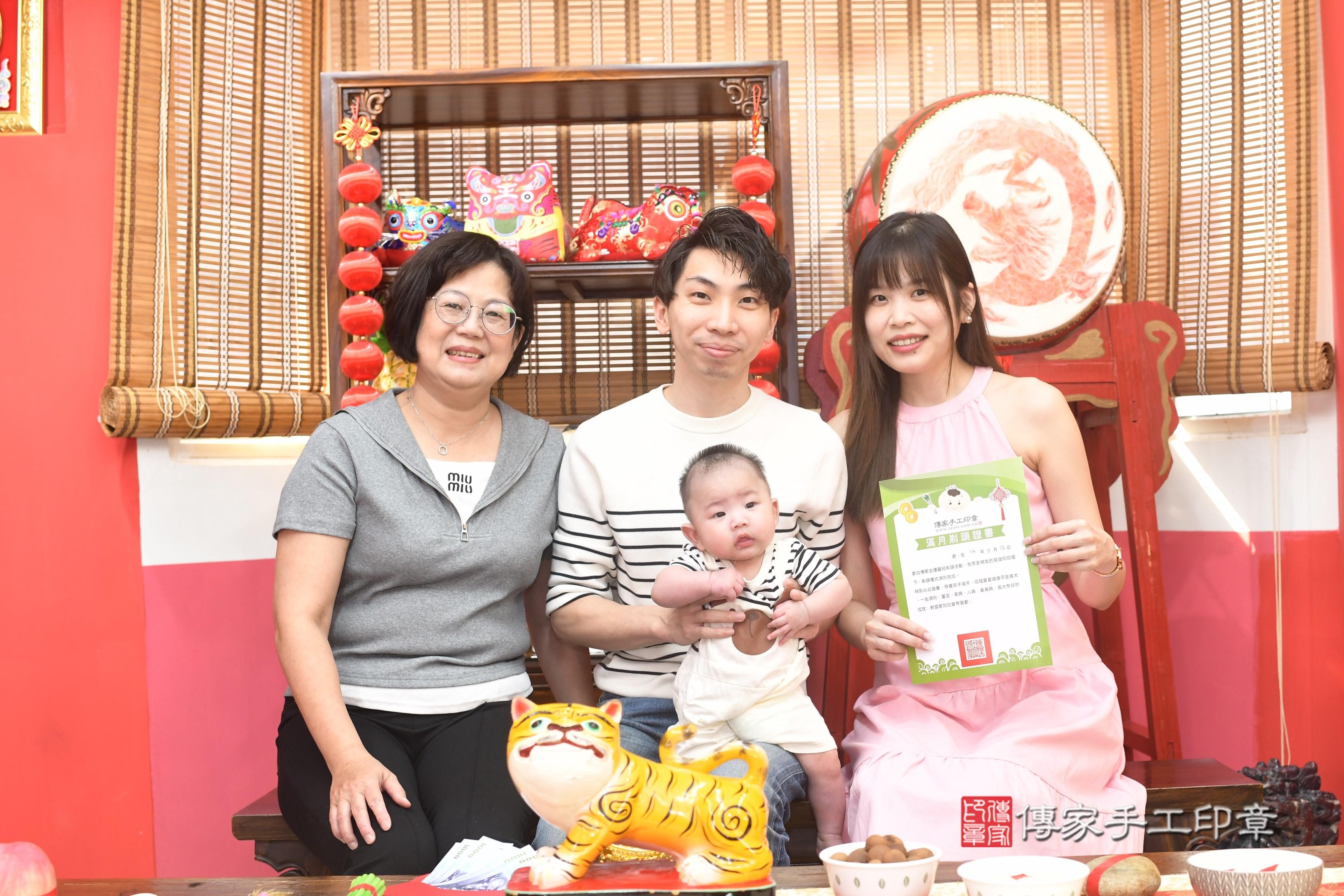 傳家手工印章高雄店、抓周、度脺、中國風會場、傳家嬰兒古禮、吉祥話、抓周道具物品24種、拍照。抓周證書。寶寶抓周、滿周歲、生日快樂、祝福