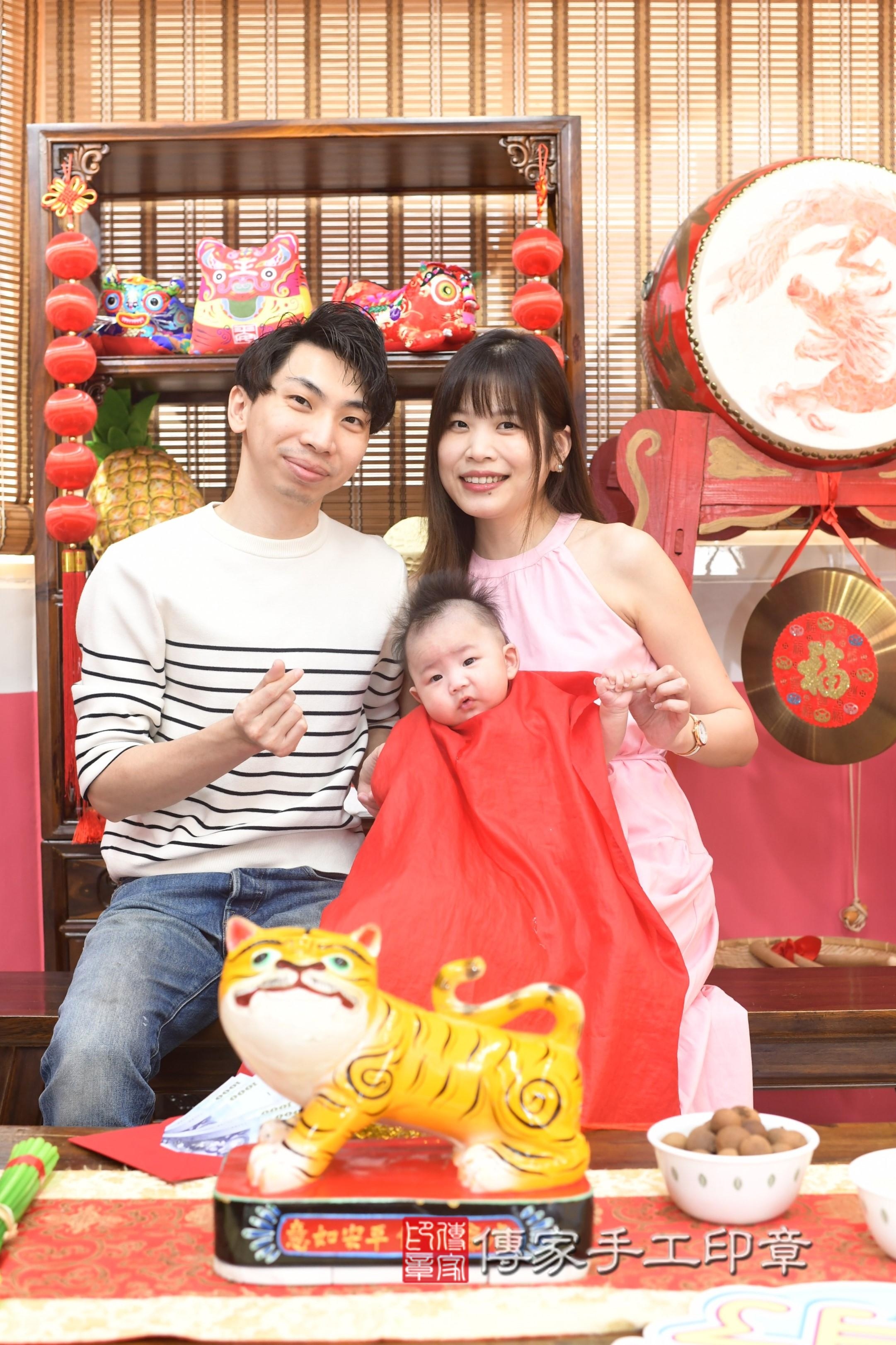 傳家手工印章高雄店、抓周、度脺、中國風會場、傳家嬰兒古禮、吉祥話、抓周道具物品24種、拍照。抓周證書。寶寶抓周、滿周歲、生日快樂、祝福
