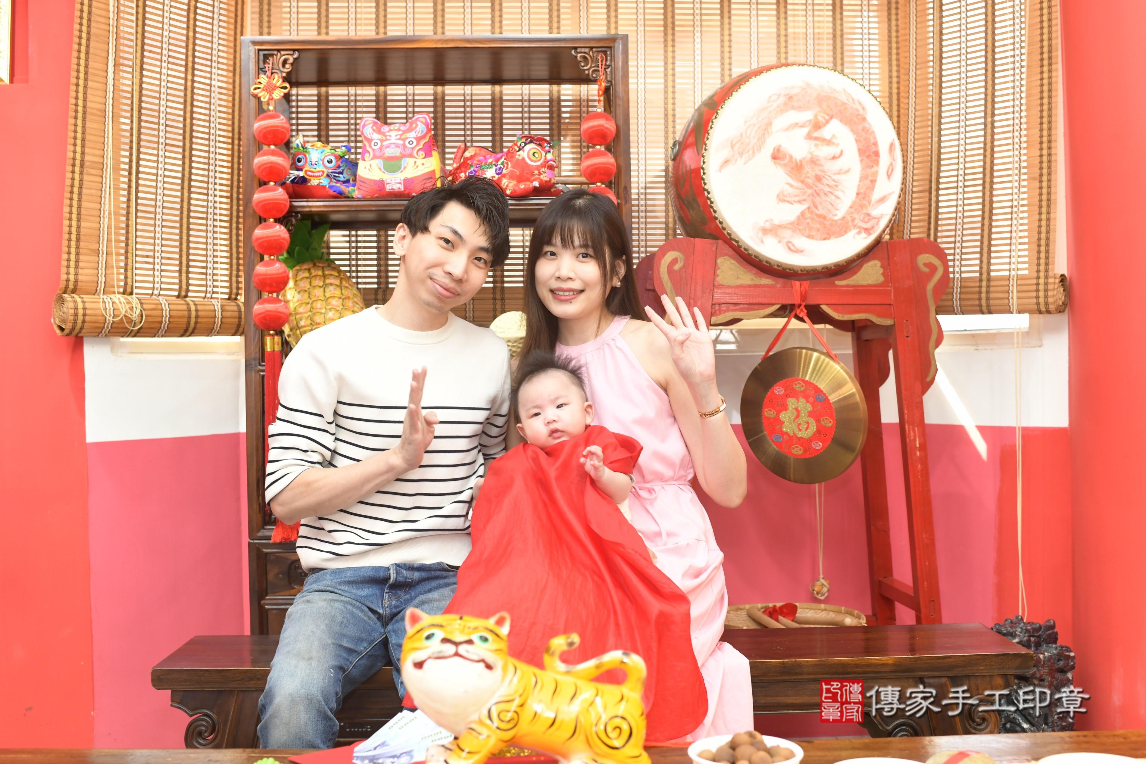 傳家手工印章高雄店、抓周、度脺、中國風會場、傳家嬰兒古禮、吉祥話、抓周道具物品24種、拍照。抓周證書。寶寶抓周、滿周歲、生日快樂、祝福