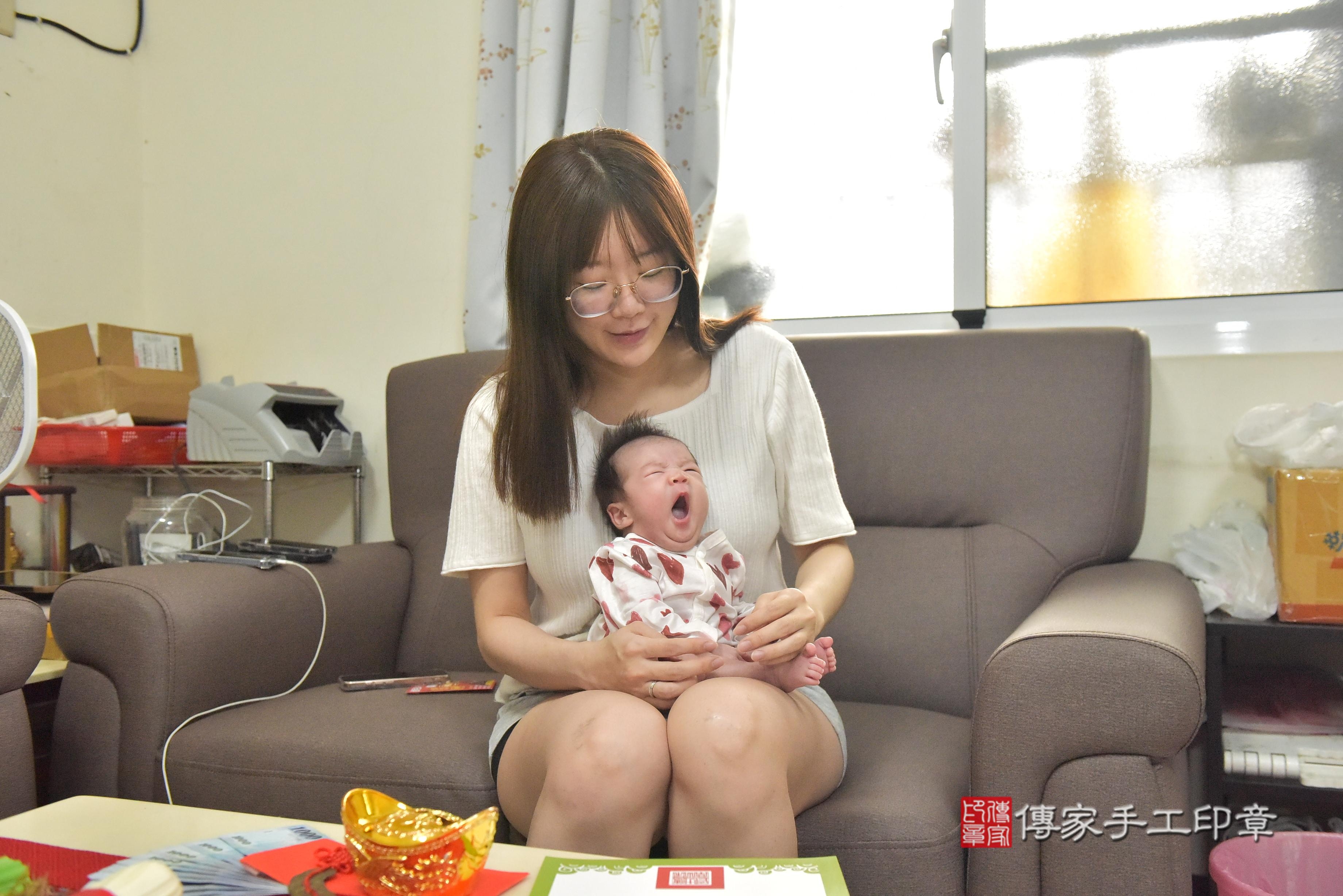 傳家手工印章高雄店、抓周、度脺、中國風會場、傳家嬰兒古禮、吉祥話、抓周道具物品24種、拍照。抓周證書。寶寶抓周、滿周歲、生日快樂、祝福 傳家手工印章高雄店、抓周、度脺、中國風會場、傳家嬰兒古禮、吉祥話、抓周道具物品24種、拍照。抓周證書。寶寶抓周、滿周歲、生日快樂、祝福