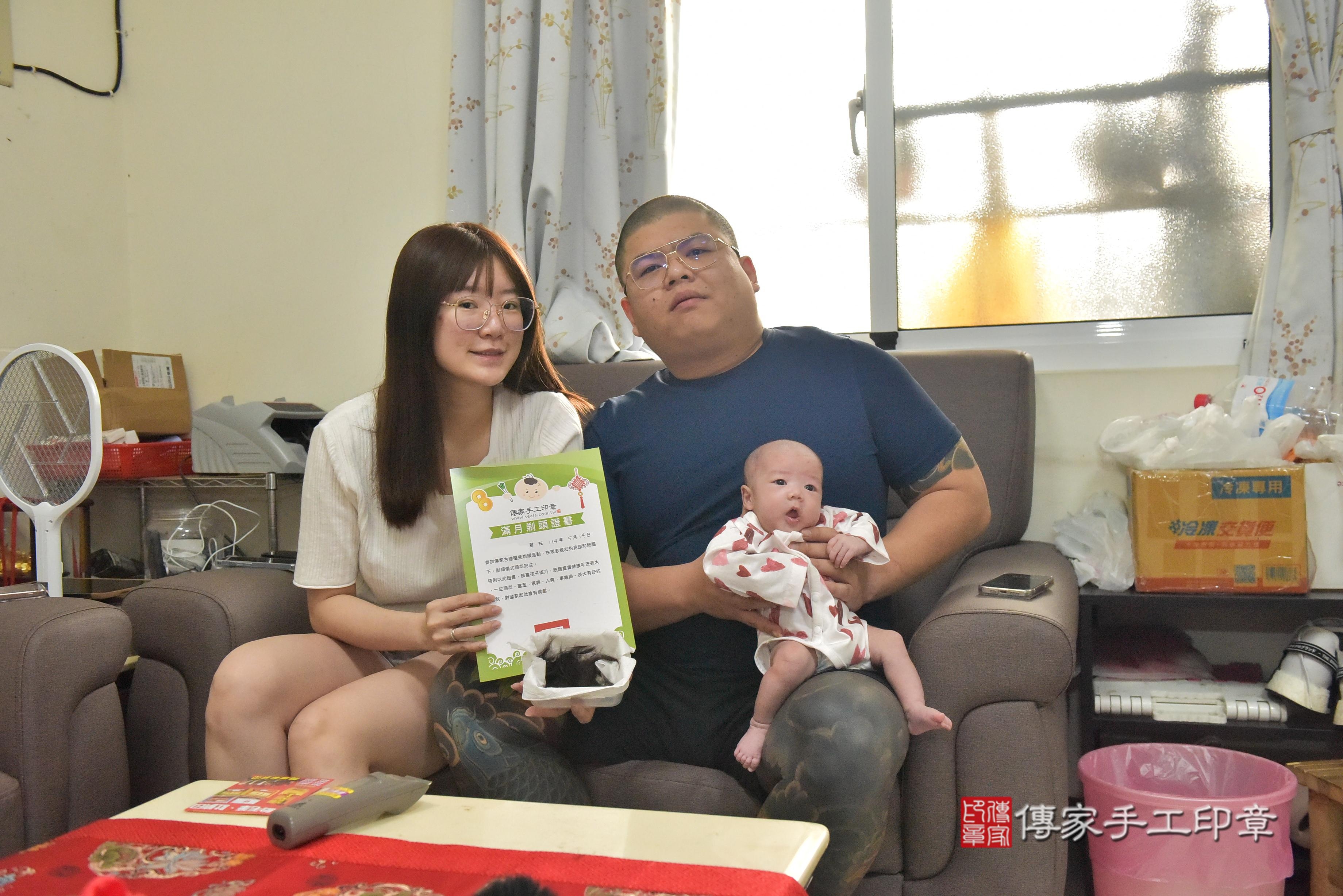 傳家手工印章高雄店、抓周、度脺、中國風會場、傳家嬰兒古禮、吉祥話、抓周道具物品24種、拍照。抓周證書。寶寶抓周、滿周歲、生日快樂、祝福 傳家手工印章高雄店、抓周、度脺、中國風會場、傳家嬰兒古禮、吉祥話、抓周道具物品24種、拍照。抓周證書。寶寶抓周、滿周歲、生日快樂、祝福