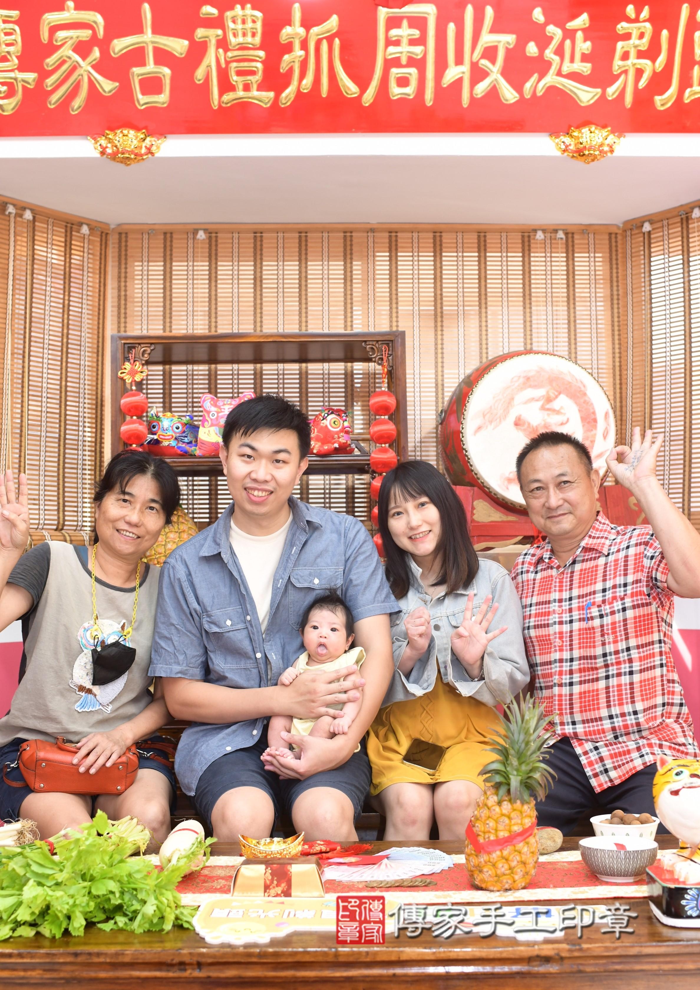 傳家手工印章高雄店、抓周、度脺、中國風會場、傳家嬰兒古禮、吉祥話、抓周道具物品24種、拍照。抓周證書。寶寶抓周、滿周歲、生日快樂、祝福