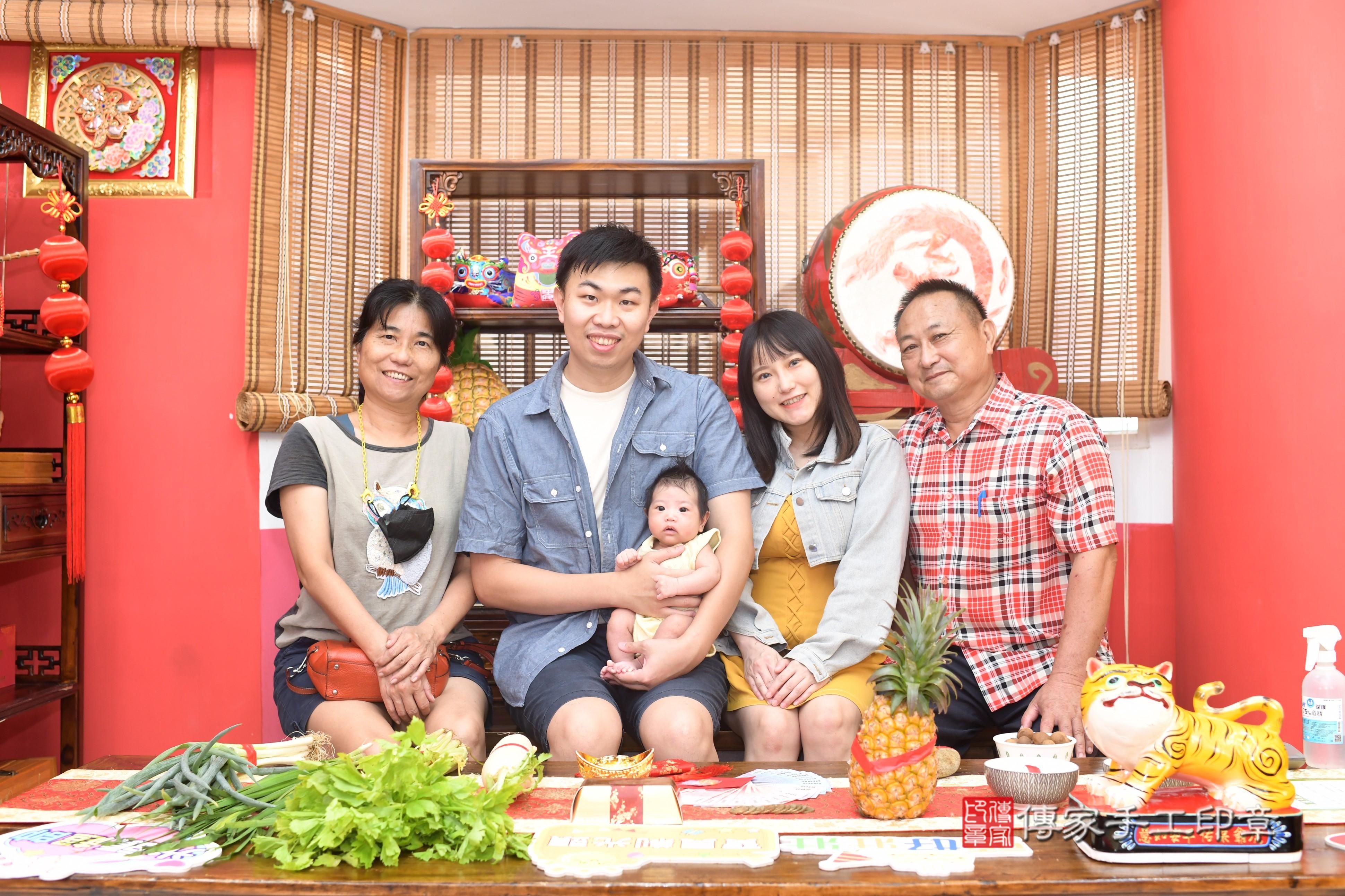 傳家手工印章高雄店、抓周、度脺、中國風會場、傳家嬰兒古禮、吉祥話、抓周道具物品24種、拍照。抓周證書。寶寶抓周、滿周歲、生日快樂、祝福