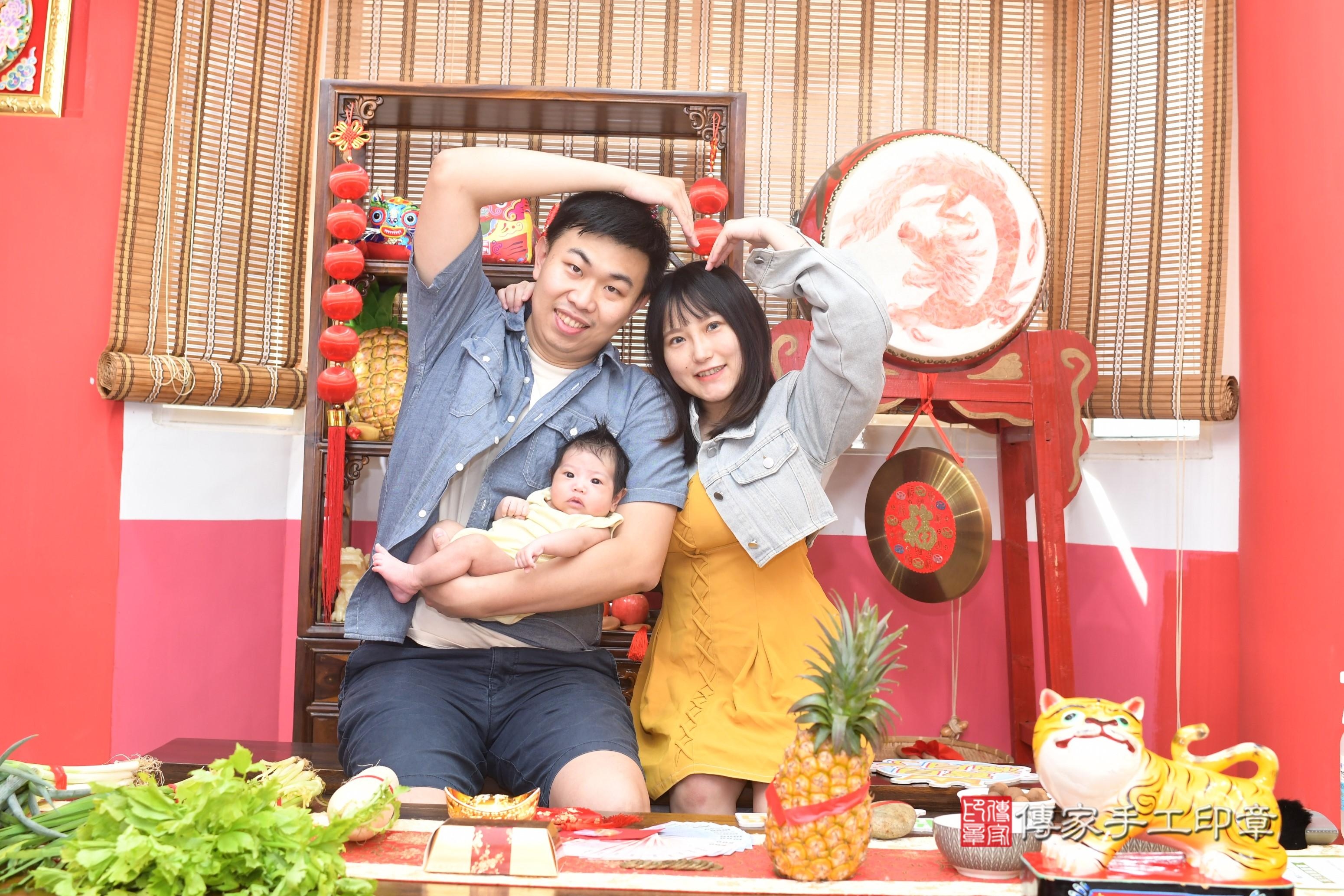 傳家手工印章高雄店、抓周、度脺、中國風會場、傳家嬰兒古禮、吉祥話、抓周道具物品24種、拍照。抓周證書。寶寶抓周、滿周歲、生日快樂、祝福