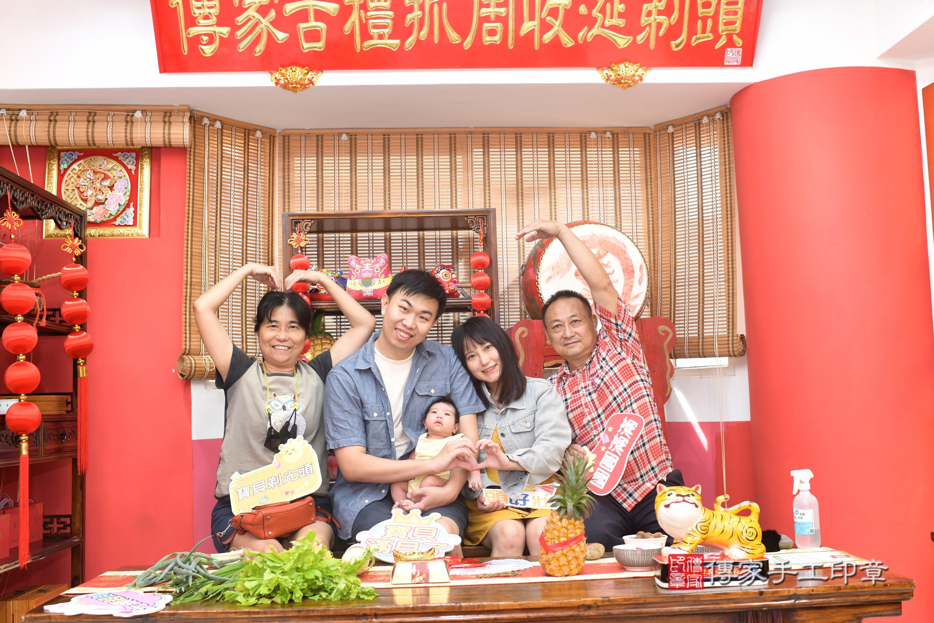 傳家手工印章高雄店、抓周、度脺、中國風會場、傳家嬰兒古禮、吉祥話、抓周道具物品24種、拍照。抓周證書。寶寶抓周、滿周歲、生日快樂、祝福