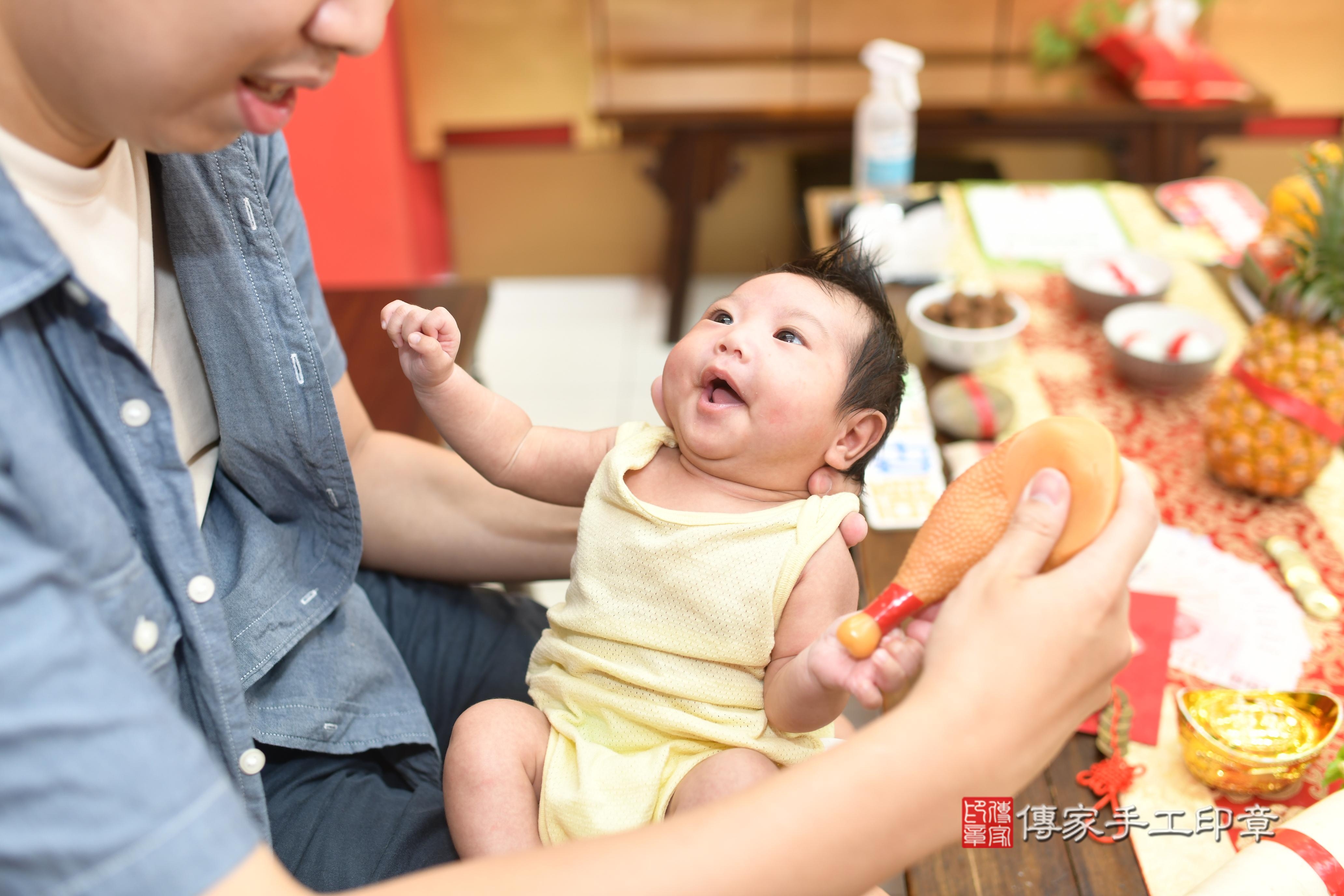 傳家手工印章高雄店、抓周、度脺、中國風會場、傳家嬰兒古禮、吉祥話、抓周道具物品24種、拍照。抓周證書。寶寶抓周、滿周歲、生日快樂、祝福
