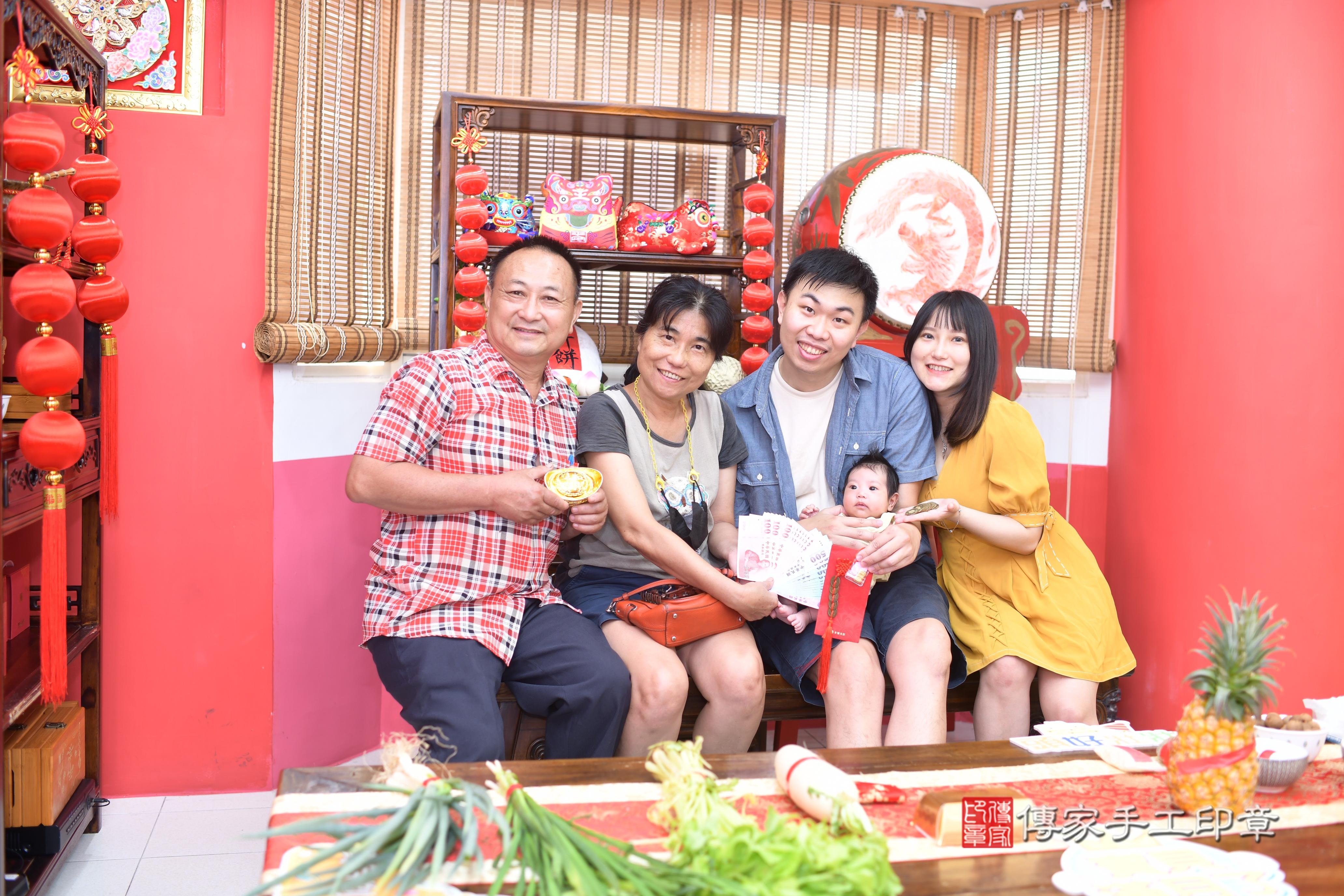 傳家手工印章高雄店、抓周、度脺、中國風會場、傳家嬰兒古禮、吉祥話、抓周道具物品24種、拍照。抓周證書。寶寶抓周、滿周歲、生日快樂、祝福