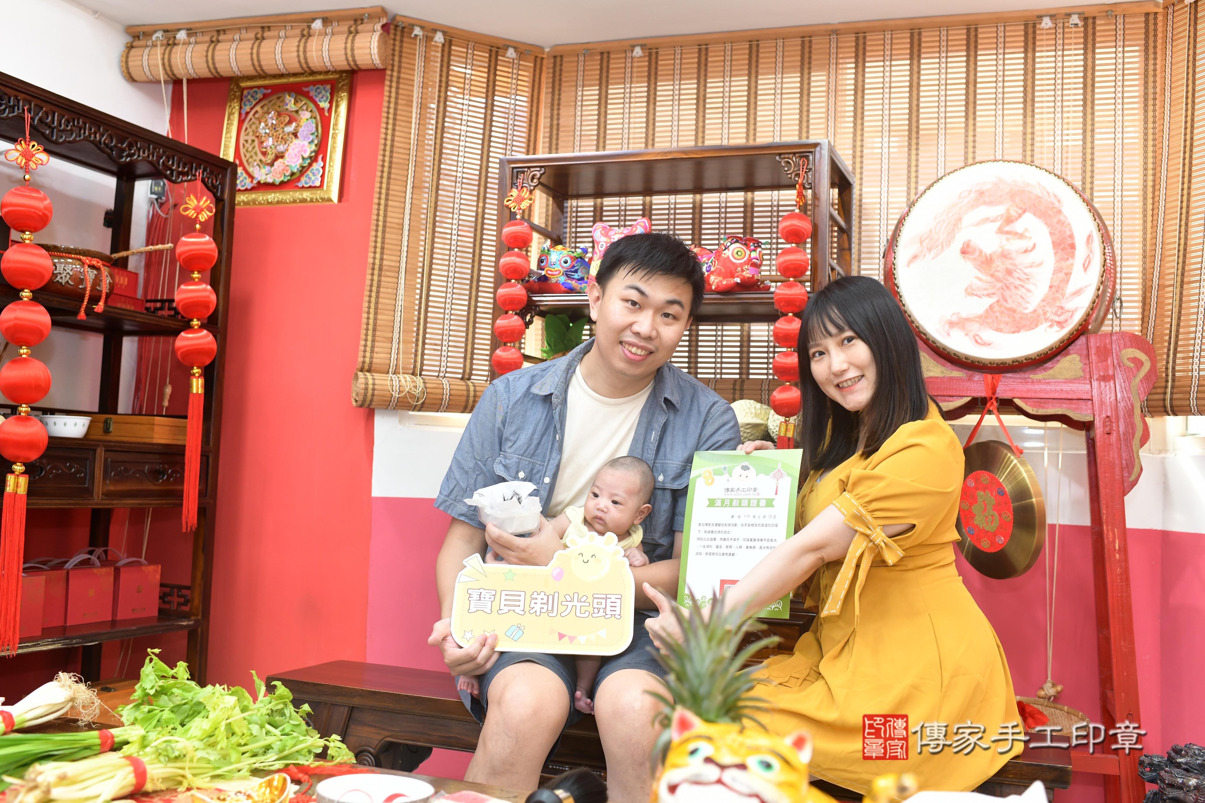 傳家手工印章高雄店、抓周、度脺、中國風會場、傳家嬰兒古禮、吉祥話、抓周道具物品24種、拍照。抓周證書。寶寶抓周、滿周歲、生日快樂、祝福