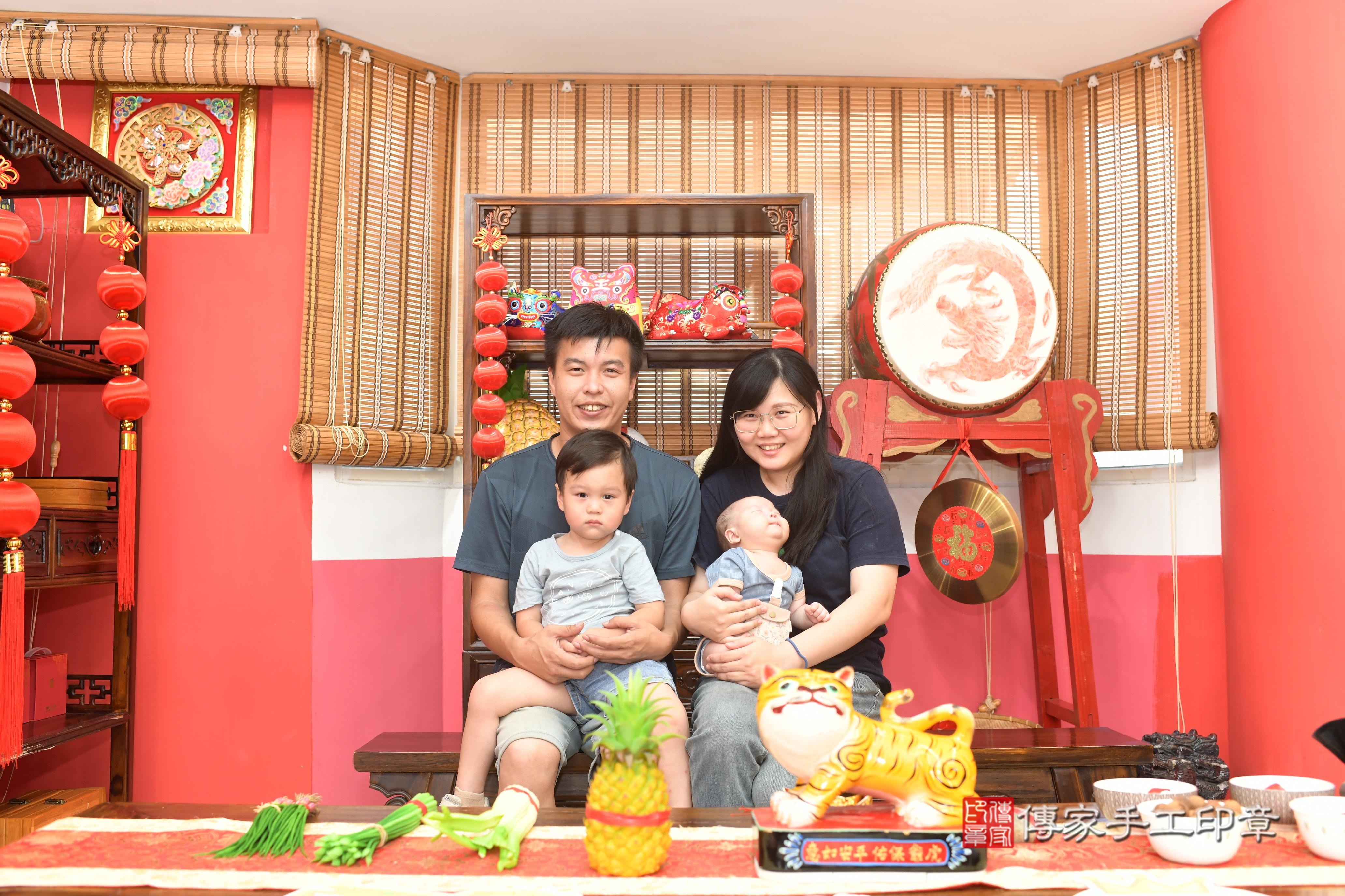 傳家手工印章高雄店、抓周、度脺、中國風會場、傳家嬰兒古禮、吉祥話、抓周道具物品24種、拍照。抓周證書。寶寶抓周、滿周歲、生日快樂、祝福