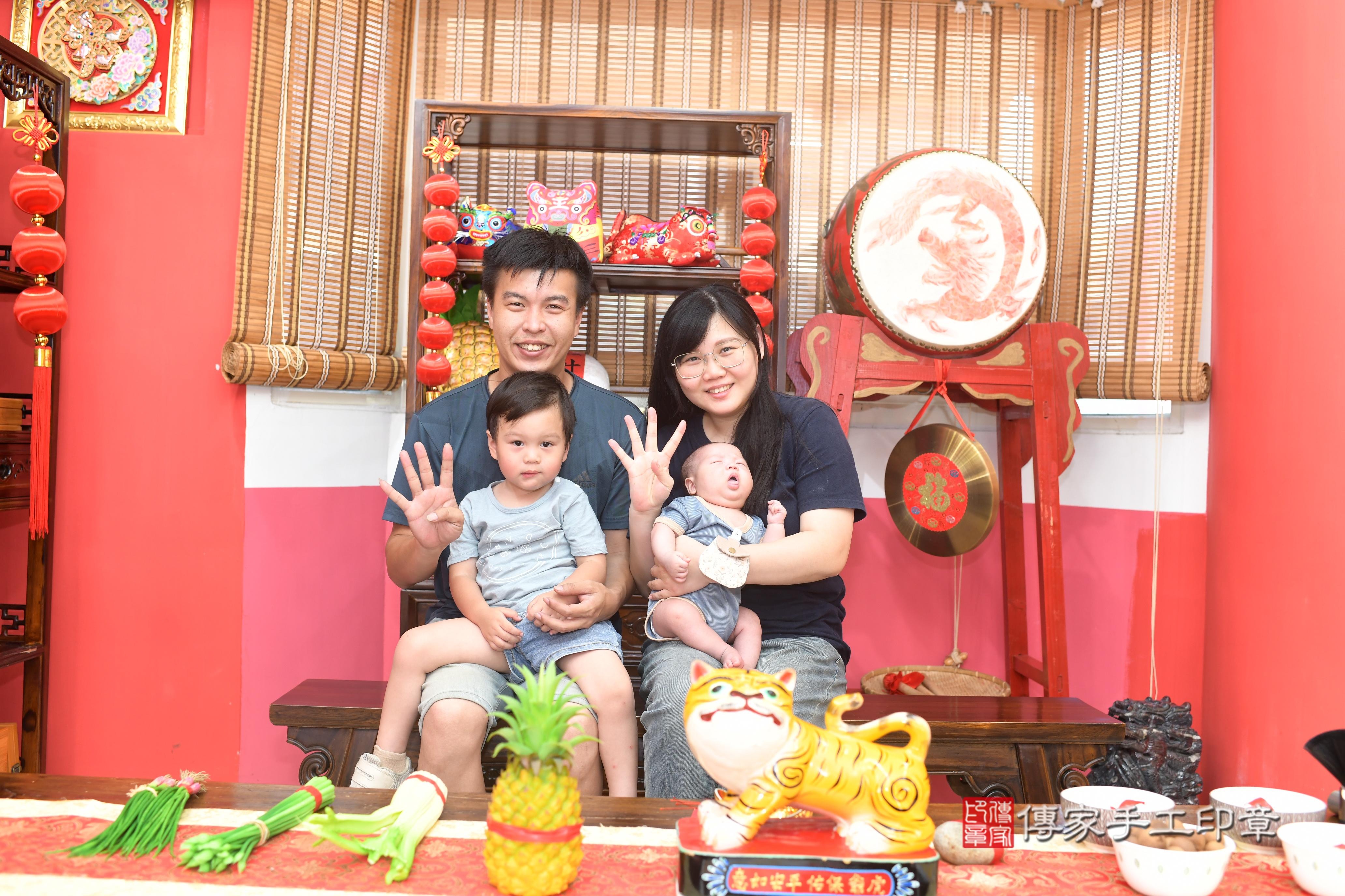 傳家手工印章高雄店、抓周、度脺、中國風會場、傳家嬰兒古禮、吉祥話、抓周道具物品24種、拍照。抓周證書。寶寶抓周、滿周歲、生日快樂、祝福