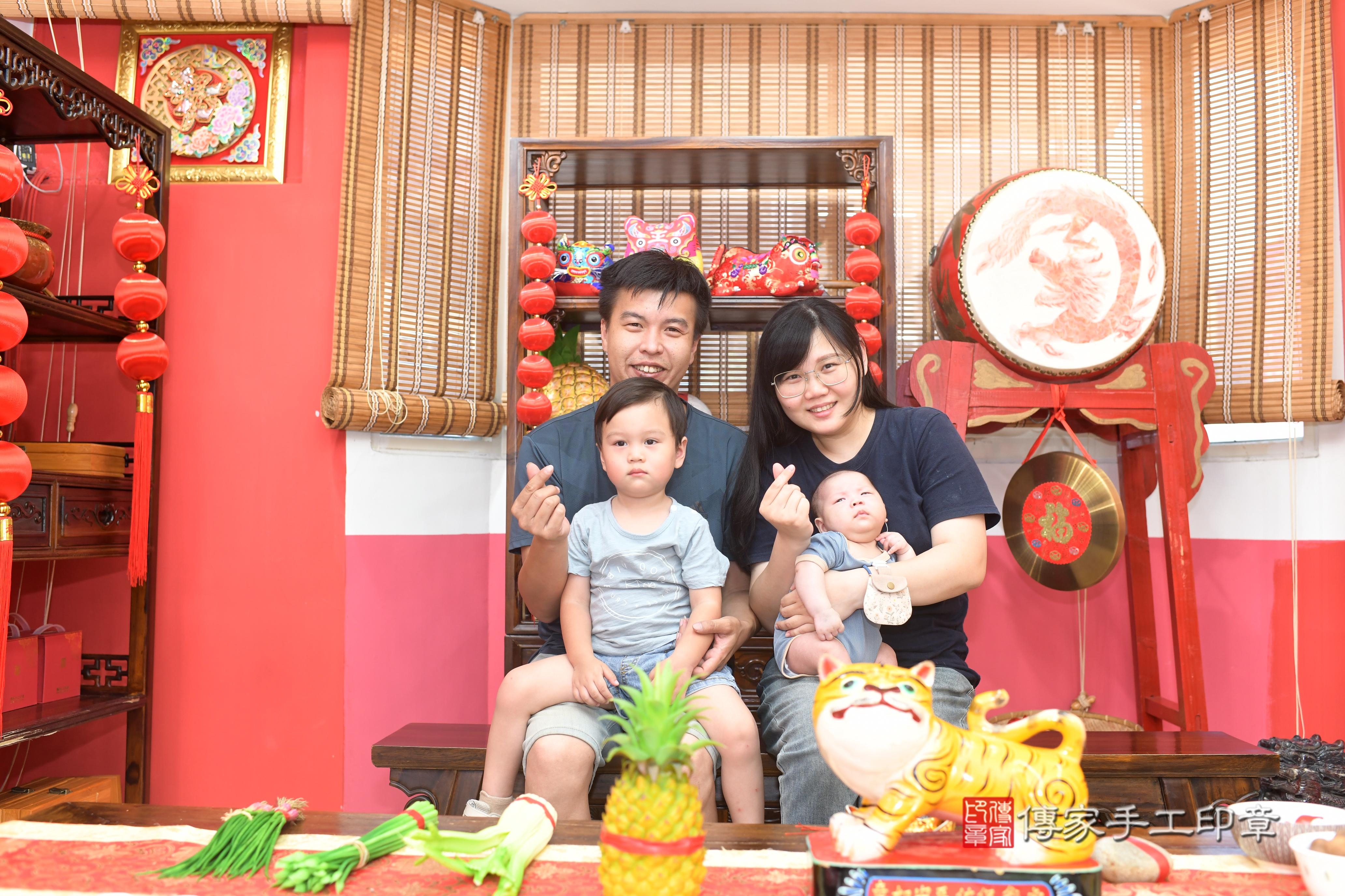 傳家手工印章高雄店、抓周、度脺、中國風會場、傳家嬰兒古禮、吉祥話、抓周道具物品24種、拍照。抓周證書。寶寶抓周、滿周歲、生日快樂、祝福