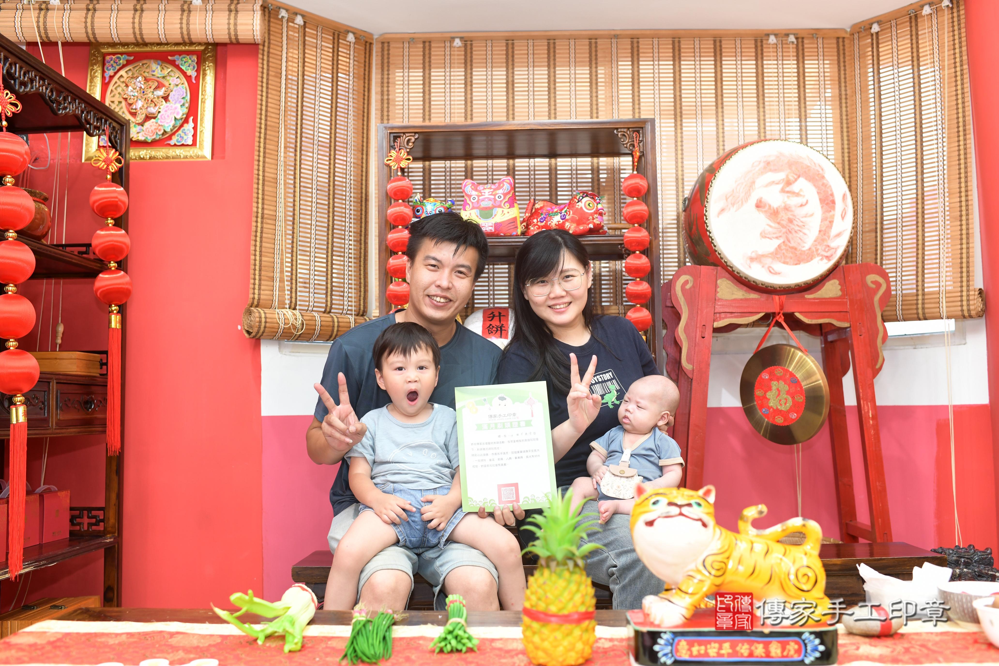 傳家手工印章高雄店、抓周、度脺、中國風會場、傳家嬰兒古禮、吉祥話、抓周道具物品24種、拍照。抓周證書。寶寶抓周、滿周歲、生日快樂、祝福