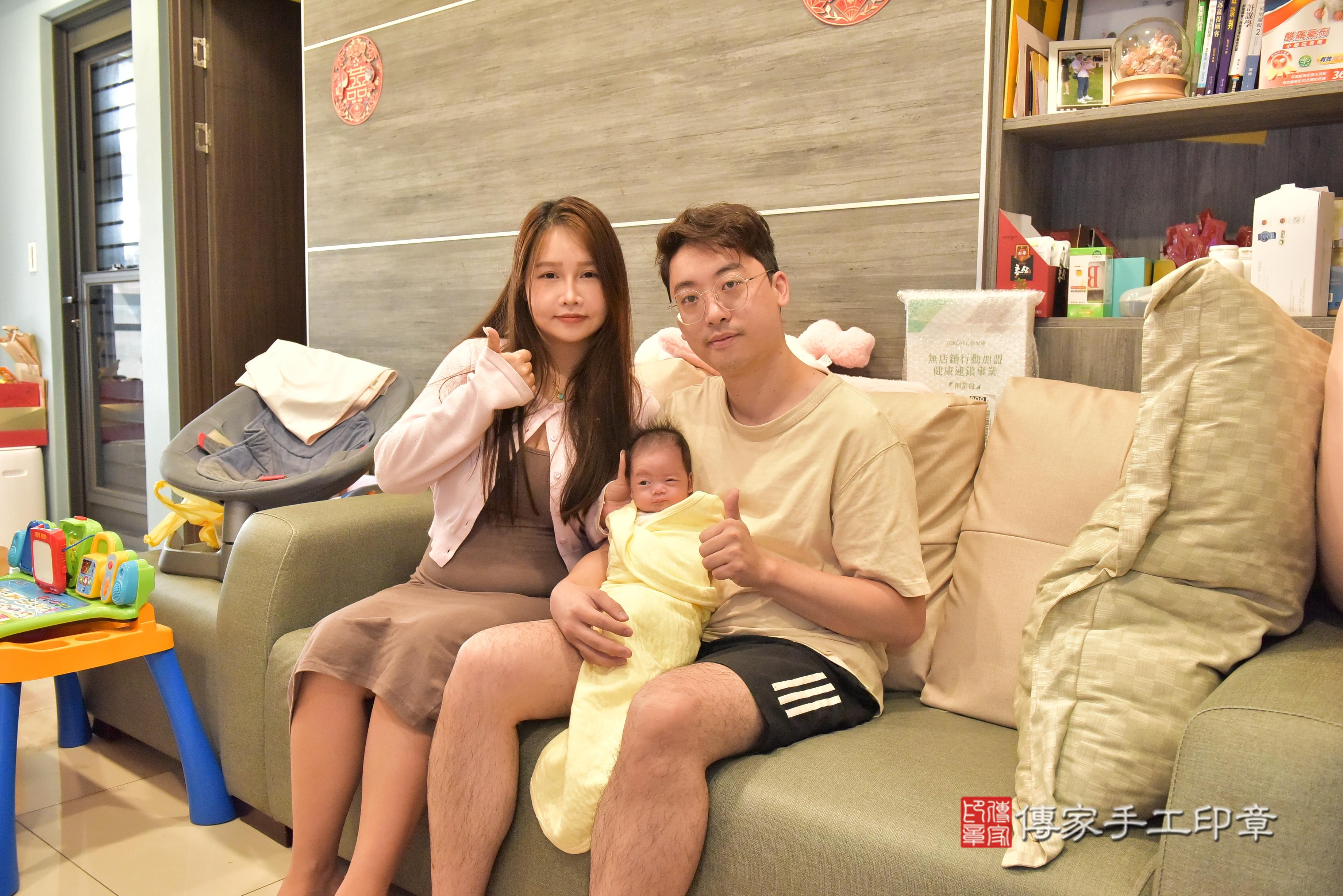 傳家手工印章高雄店、抓周、度脺、中國風會場、傳家嬰兒古禮、吉祥話、抓周道具物品24種、拍照。抓周證書。寶寶抓周、滿周歲、生日快樂、祝福 傳家手工印章高雄店、抓周、度脺、中國風會場、傳家嬰兒古禮、吉祥話、抓周道具物品24種、拍照。抓周證書。寶寶抓周、滿周歲、生日快樂、祝福