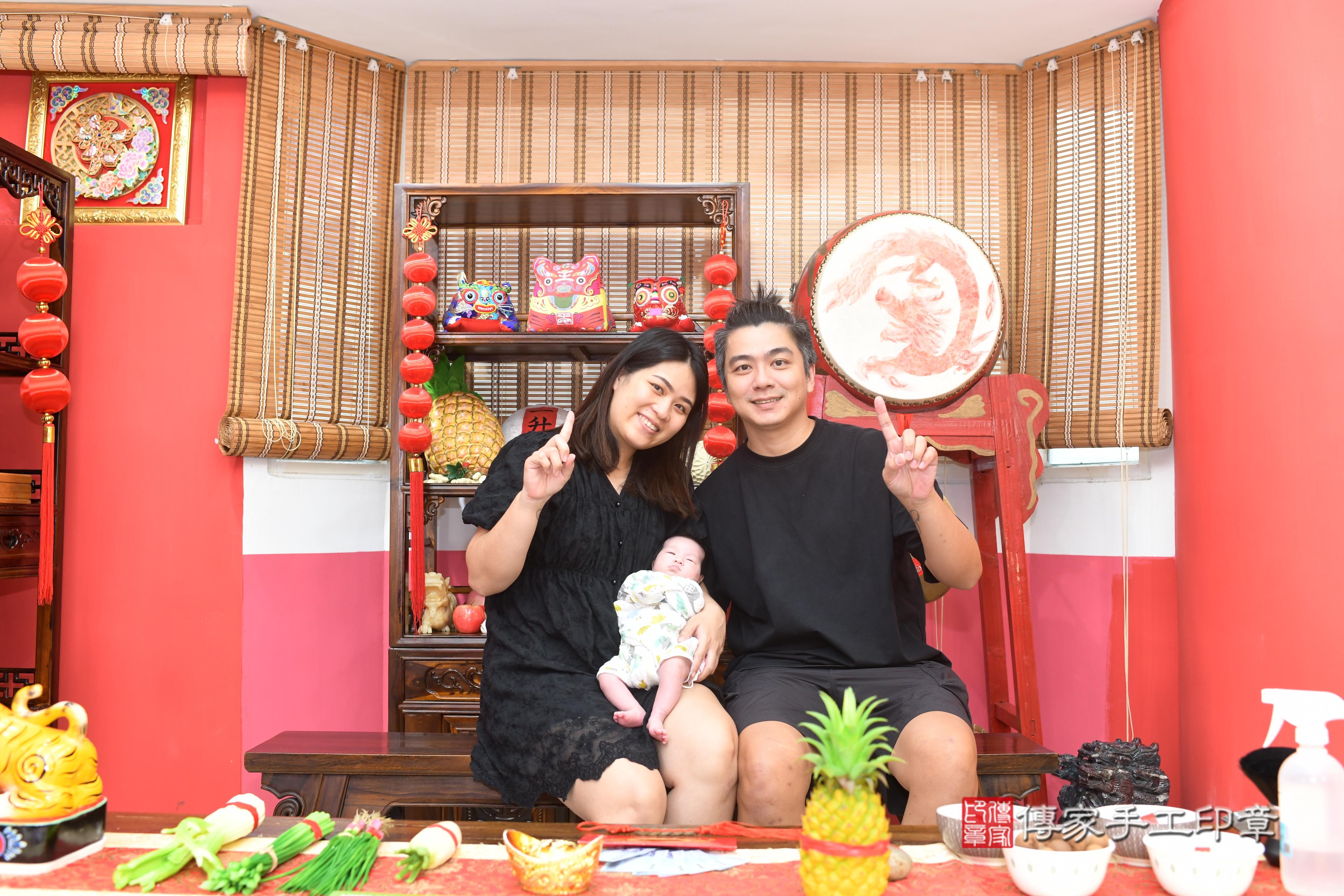 傳家手工印章高雄店、抓周、度脺、中國風會場、傳家嬰兒古禮、吉祥話、抓周道具物品24種、拍照。抓周證書。寶寶抓周、滿周歲、生日快樂、祝福