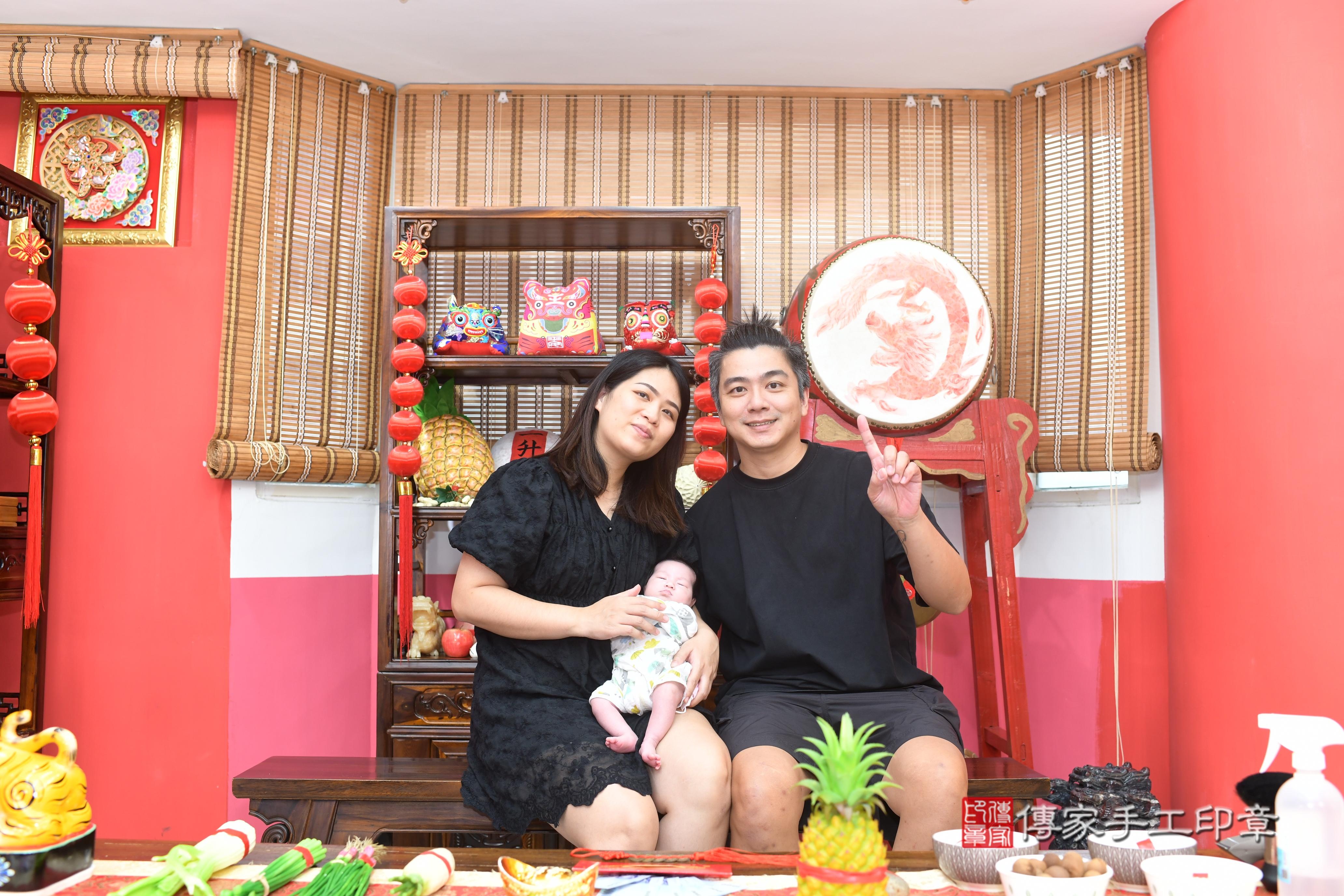 傳家手工印章高雄店、抓周、度脺、中國風會場、傳家嬰兒古禮、吉祥話、抓周道具物品24種、拍照。抓周證書。寶寶抓周、滿周歲、生日快樂、祝福