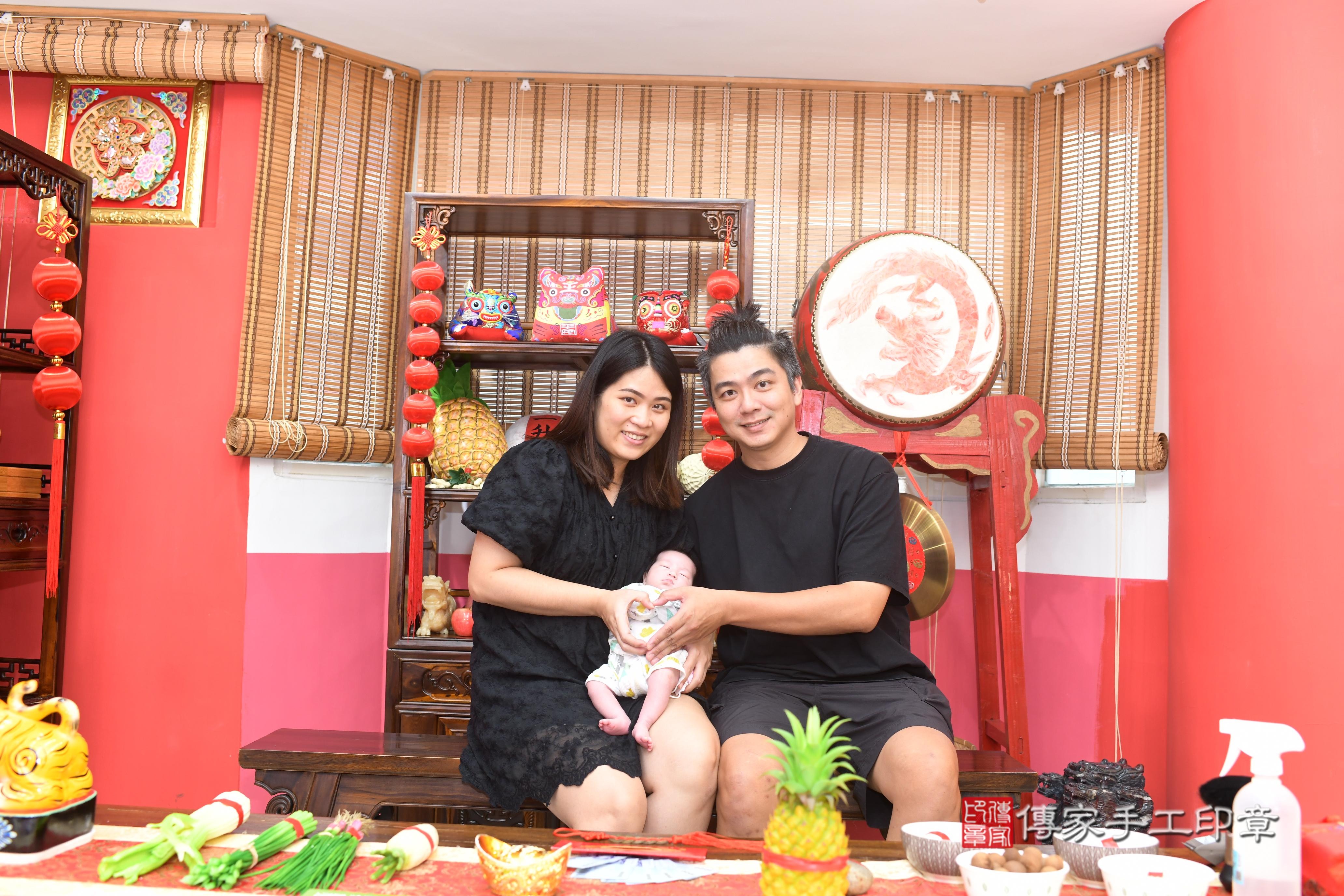 傳家手工印章高雄店、抓周、度脺、中國風會場、傳家嬰兒古禮、吉祥話、抓周道具物品24種、拍照。抓周證書。寶寶抓周、滿周歲、生日快樂、祝福