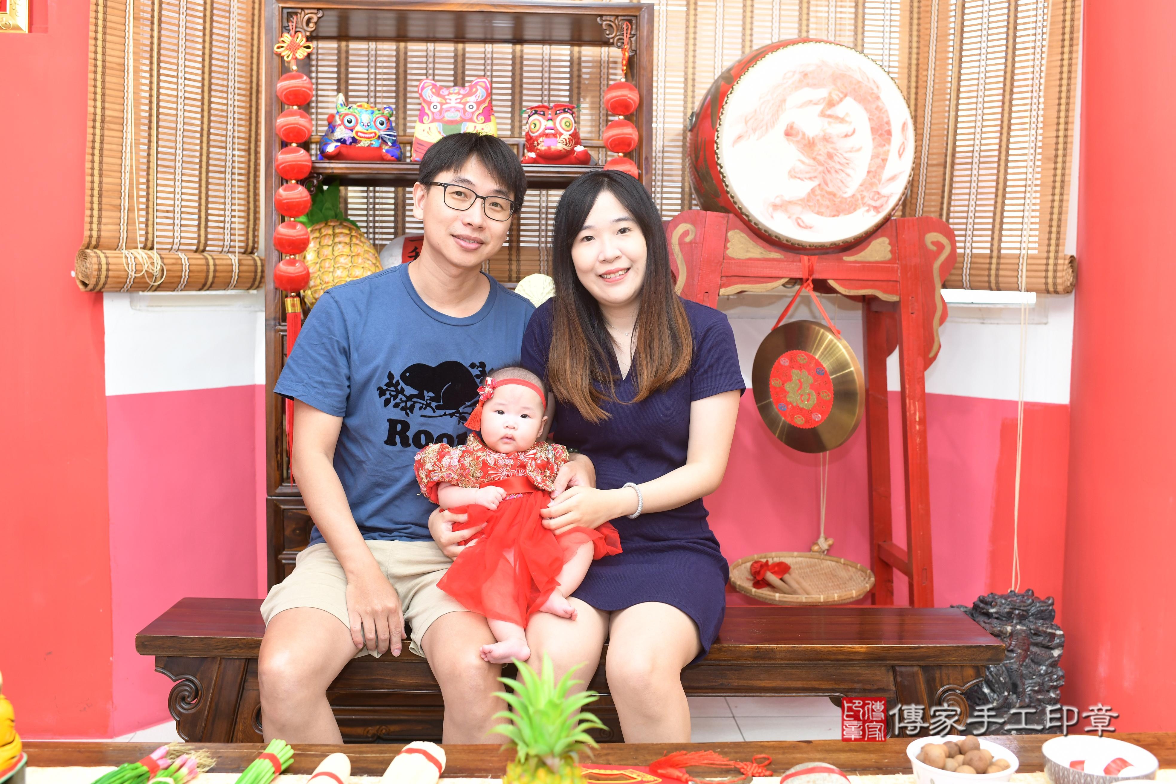 傳家手工印章高雄店、抓周、度脺、中國風會場、傳家嬰兒古禮、吉祥話、抓周道具物品24種、拍照。抓周證書。寶寶抓周、滿周歲、生日快樂、祝福