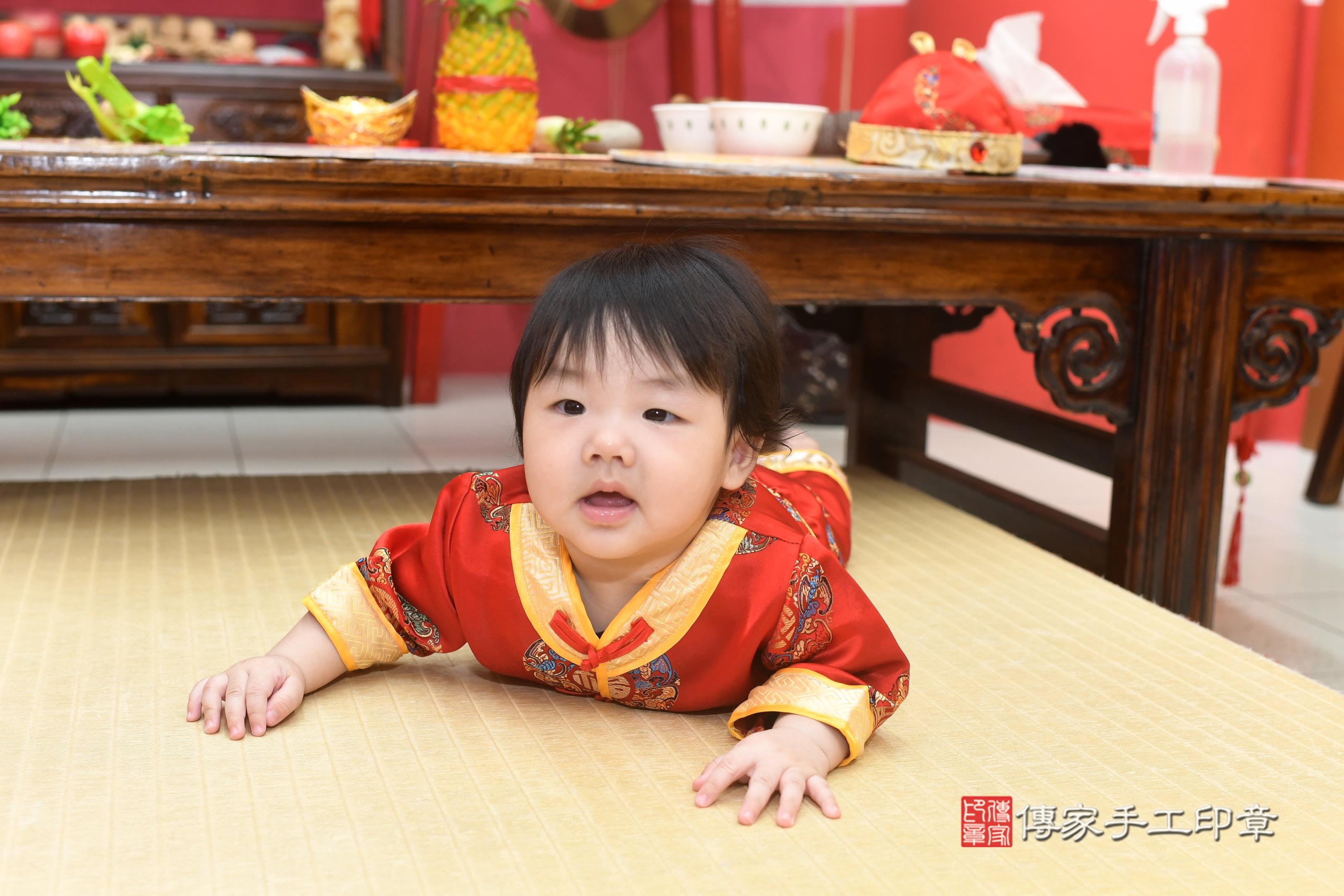 傳家手工印章高雄店、抓周、度脺、中國風會場、傳家嬰兒古禮、吉祥話、抓周道具物品24種、拍照。抓周證書。寶寶抓周、滿周歲、生日快樂、祝福