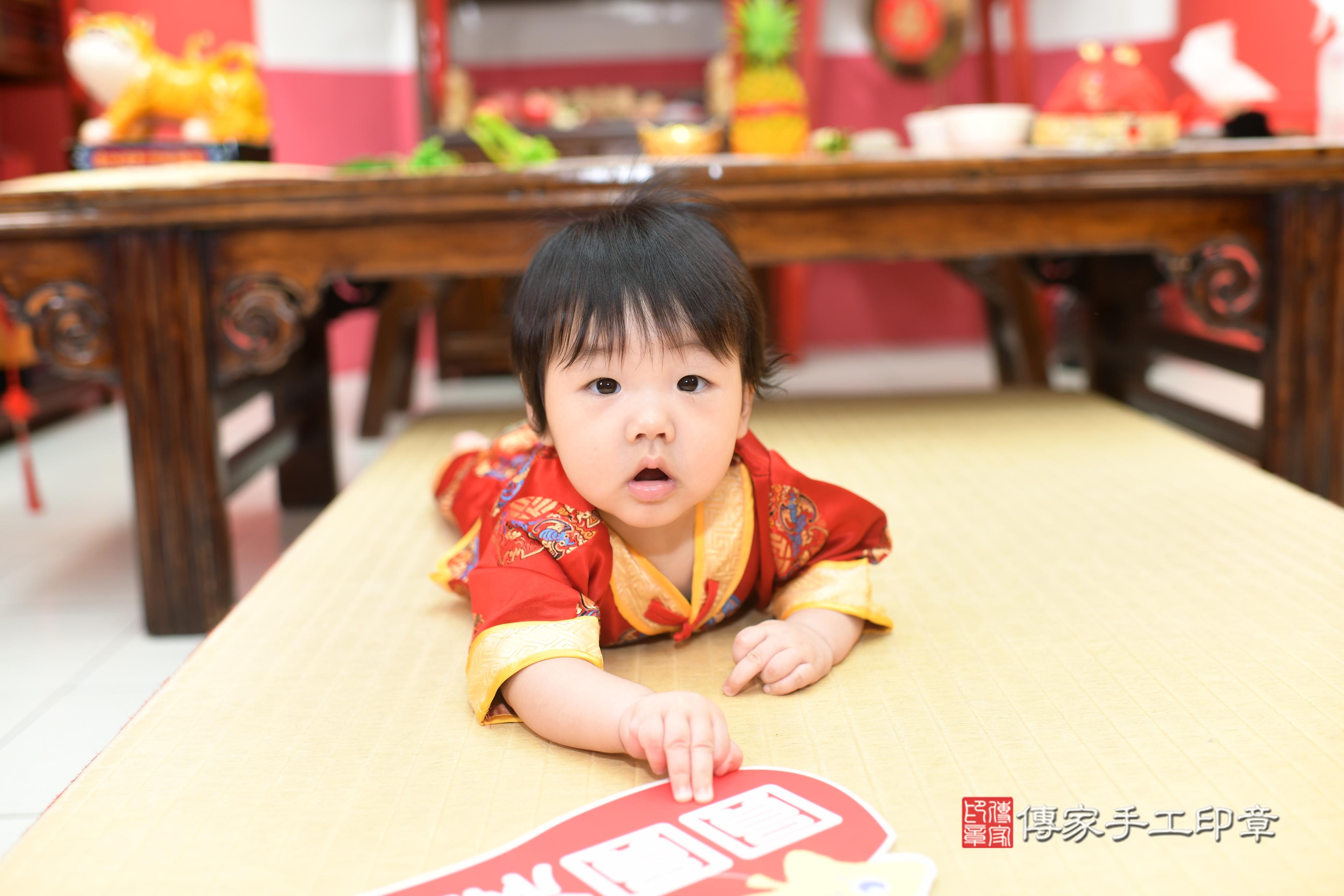 傳家手工印章高雄店、抓周、度脺、中國風會場、傳家嬰兒古禮、吉祥話、抓周道具物品24種、拍照。抓周證書。寶寶抓周、滿周歲、生日快樂、祝福