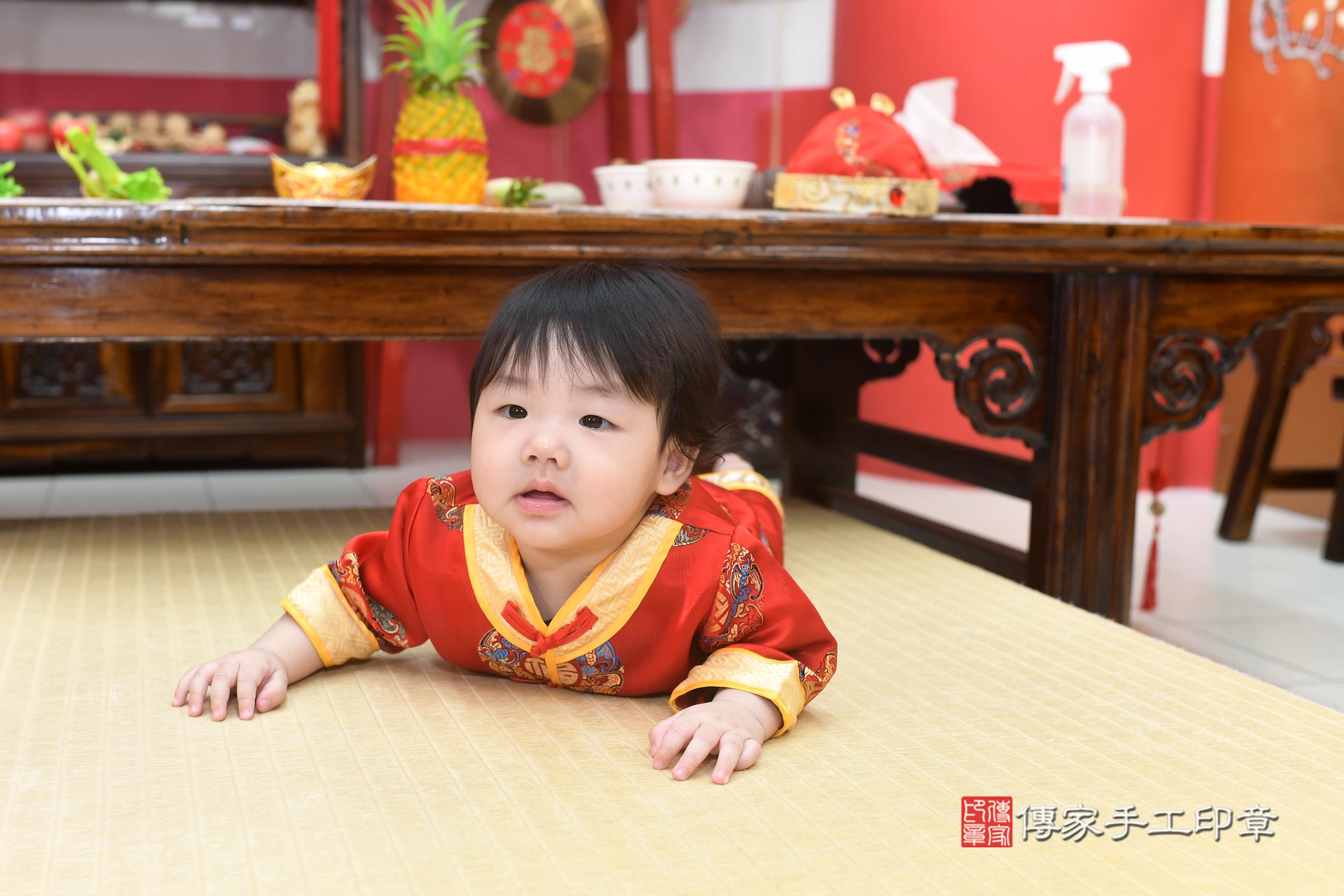 傳家手工印章高雄店、抓周、度脺、中國風會場、傳家嬰兒古禮、吉祥話、抓周道具物品24種、拍照。抓周證書。寶寶抓周、滿周歲、生日快樂、祝福