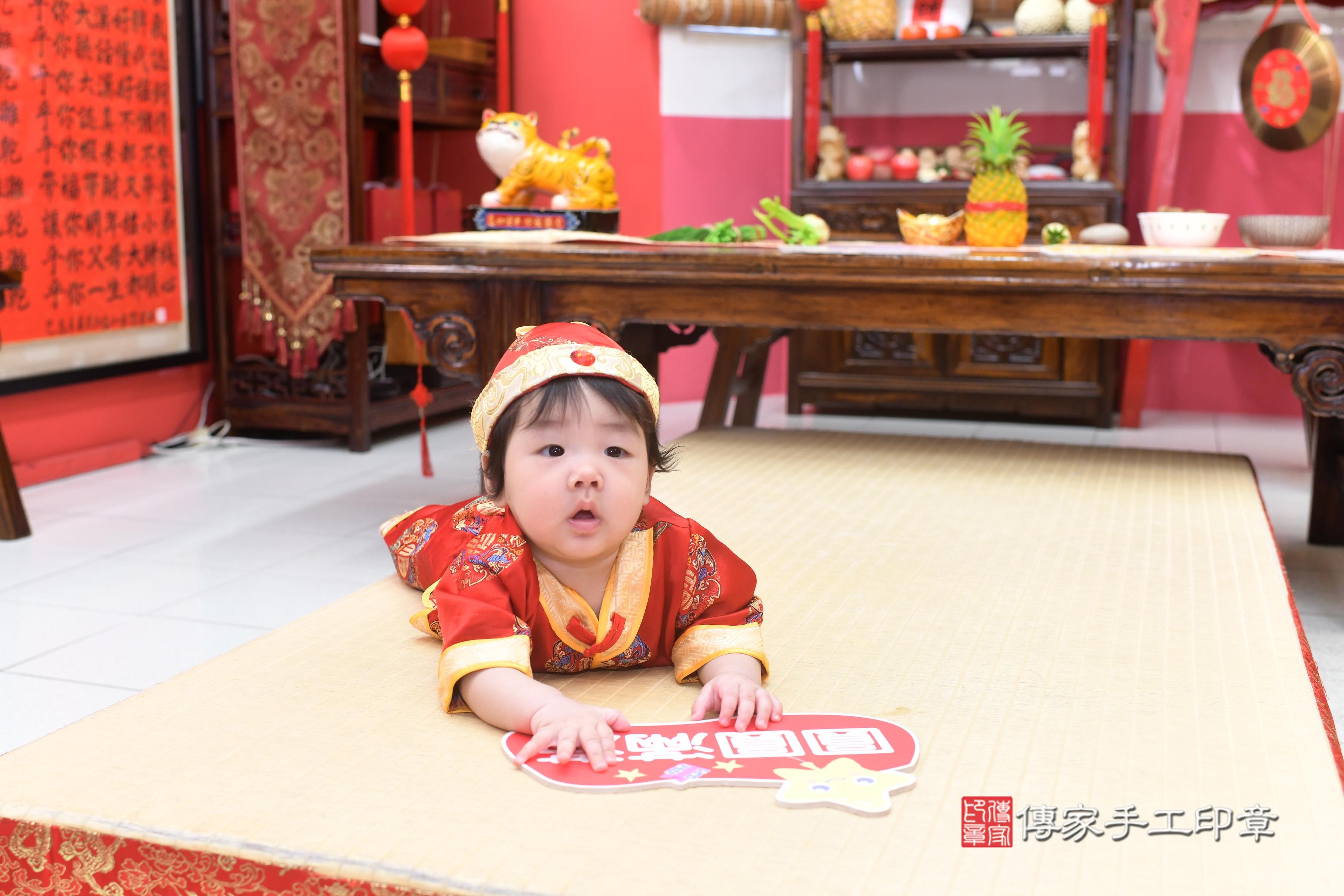 傳家手工印章高雄店、抓周、度脺、中國風會場、傳家嬰兒古禮、吉祥話、抓周道具物品24種、拍照。抓周證書。寶寶抓周、滿周歲、生日快樂、祝福