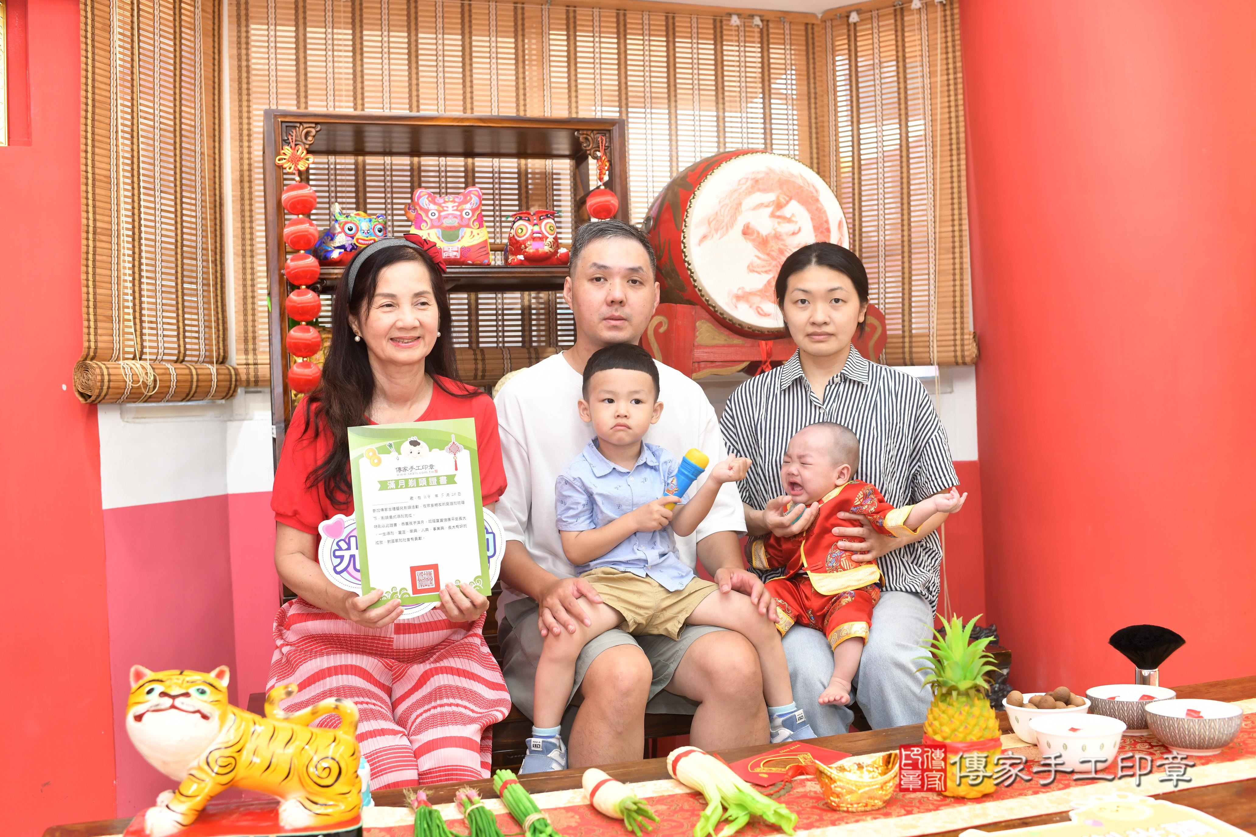 傳家手工印章高雄店、抓周、度脺、中國風會場、傳家嬰兒古禮、吉祥話、抓周道具物品24種、拍照。抓周證書。寶寶抓周、滿周歲、生日快樂、祝福