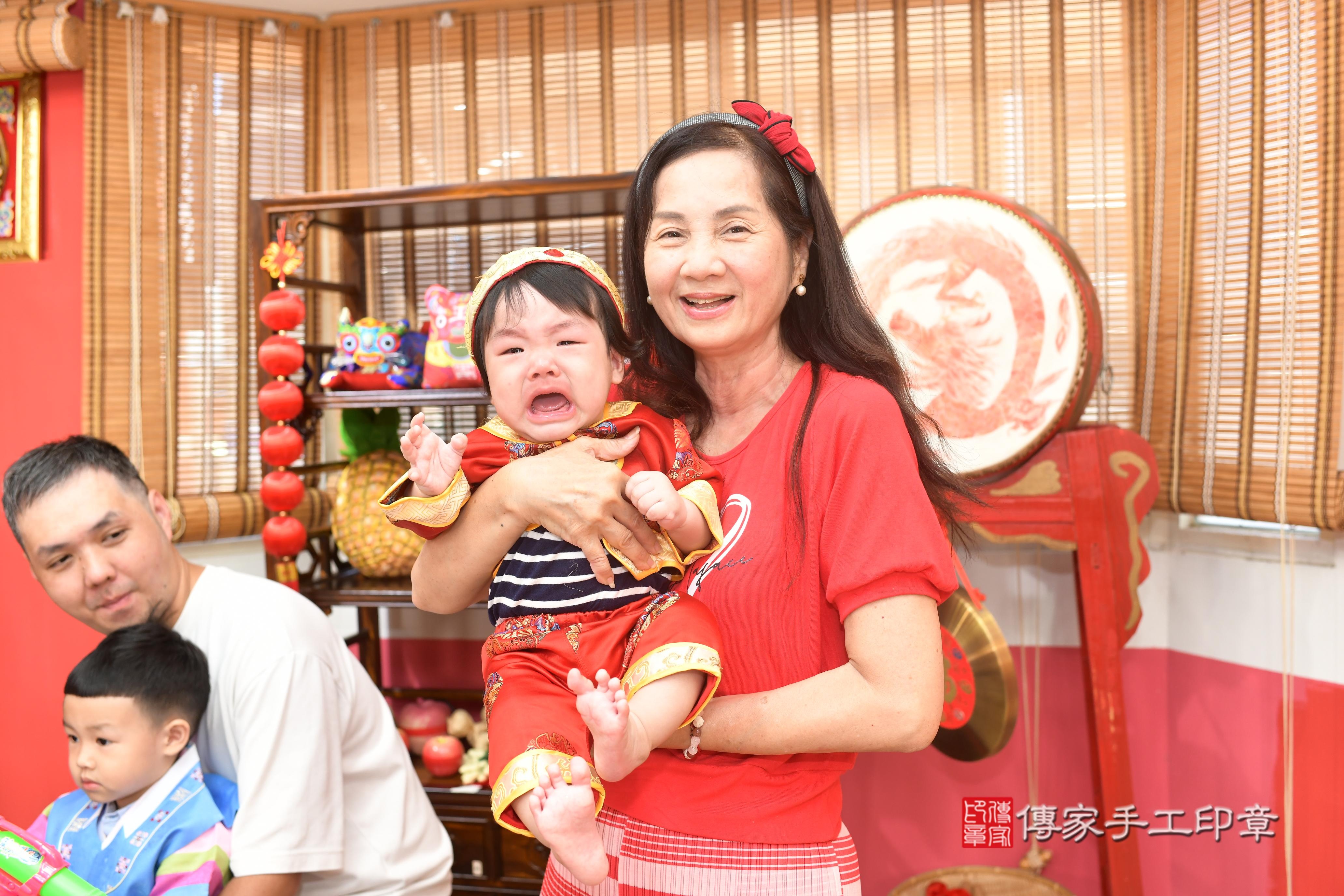 傳家手工印章高雄店、抓周、度脺、中國風會場、傳家嬰兒古禮、吉祥話、抓周道具物品24種、拍照。抓周證書。寶寶抓周、滿周歲、生日快樂、祝福