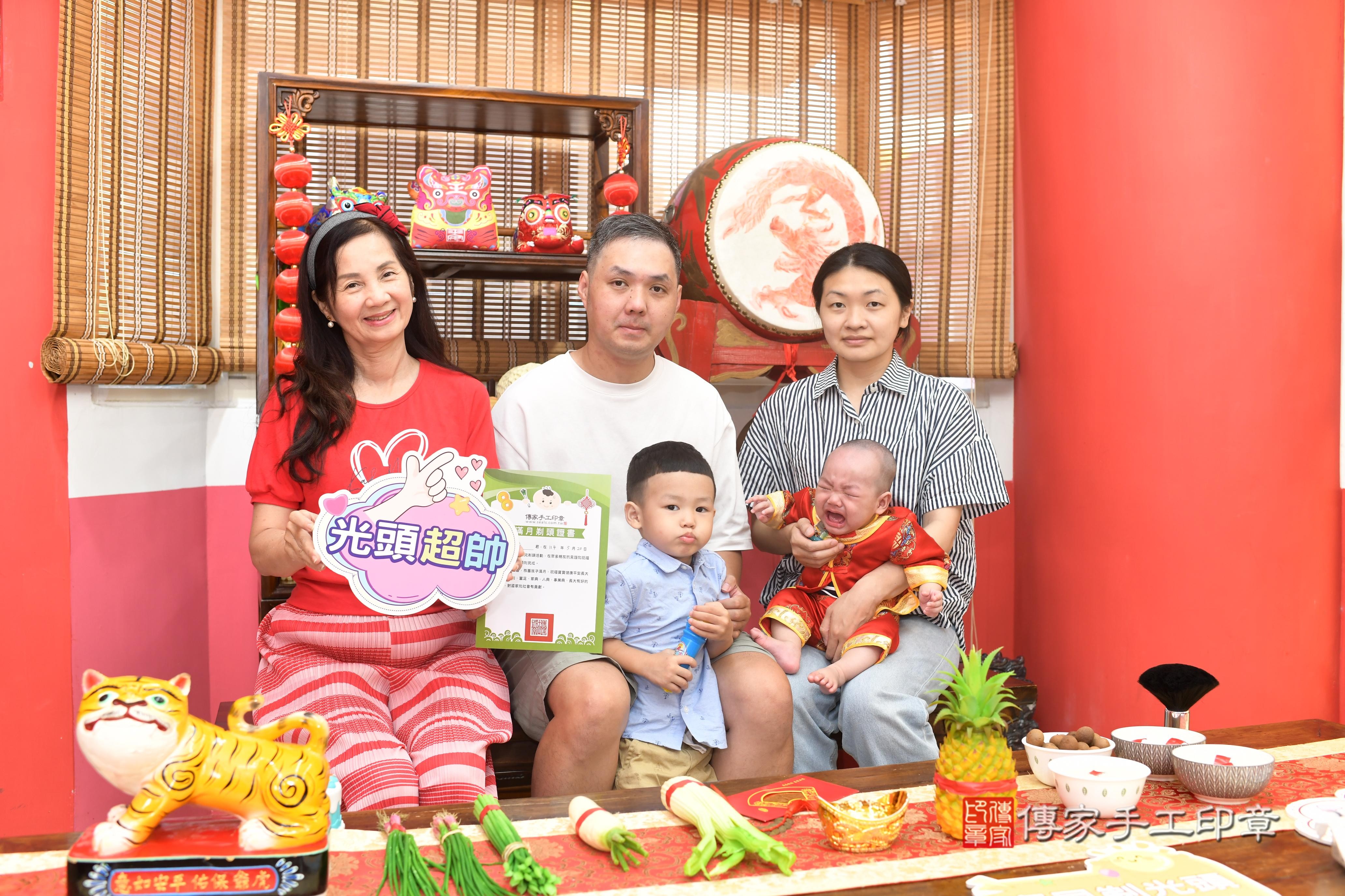 傳家手工印章高雄店、抓周、度脺、中國風會場、傳家嬰兒古禮、吉祥話、抓周道具物品24種、拍照。抓周證書。寶寶抓周、滿周歲、生日快樂、祝福