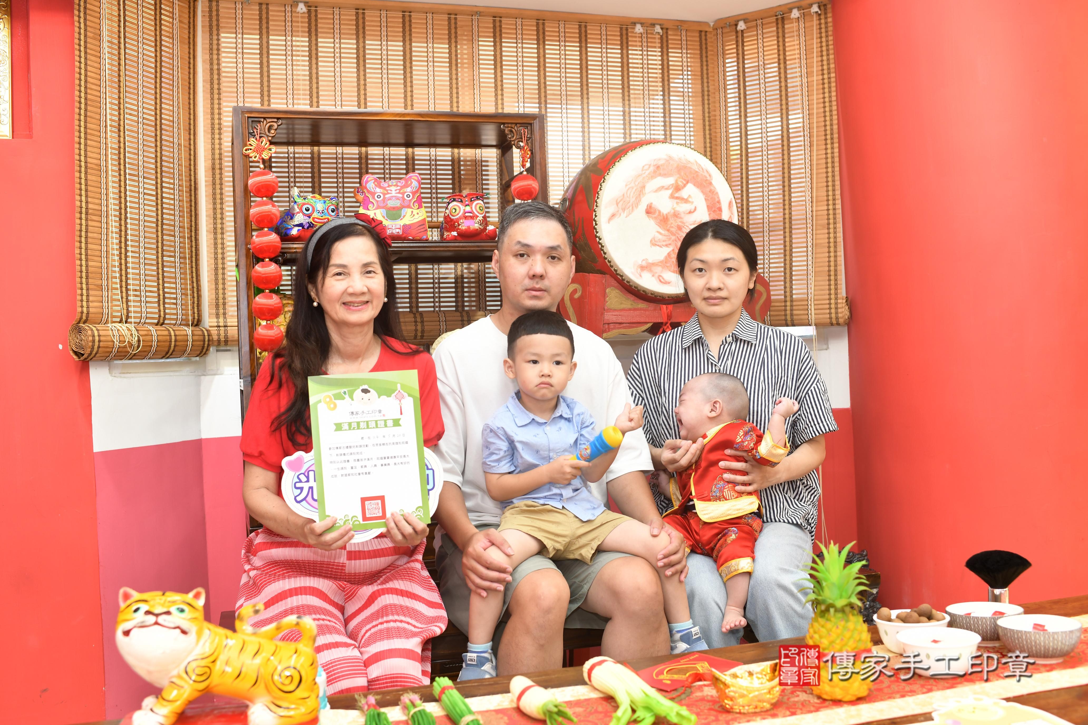 傳家手工印章高雄店、抓周、度脺、中國風會場、傳家嬰兒古禮、吉祥話、抓周道具物品24種、拍照。抓周證書。寶寶抓周、滿周歲、生日快樂、祝福