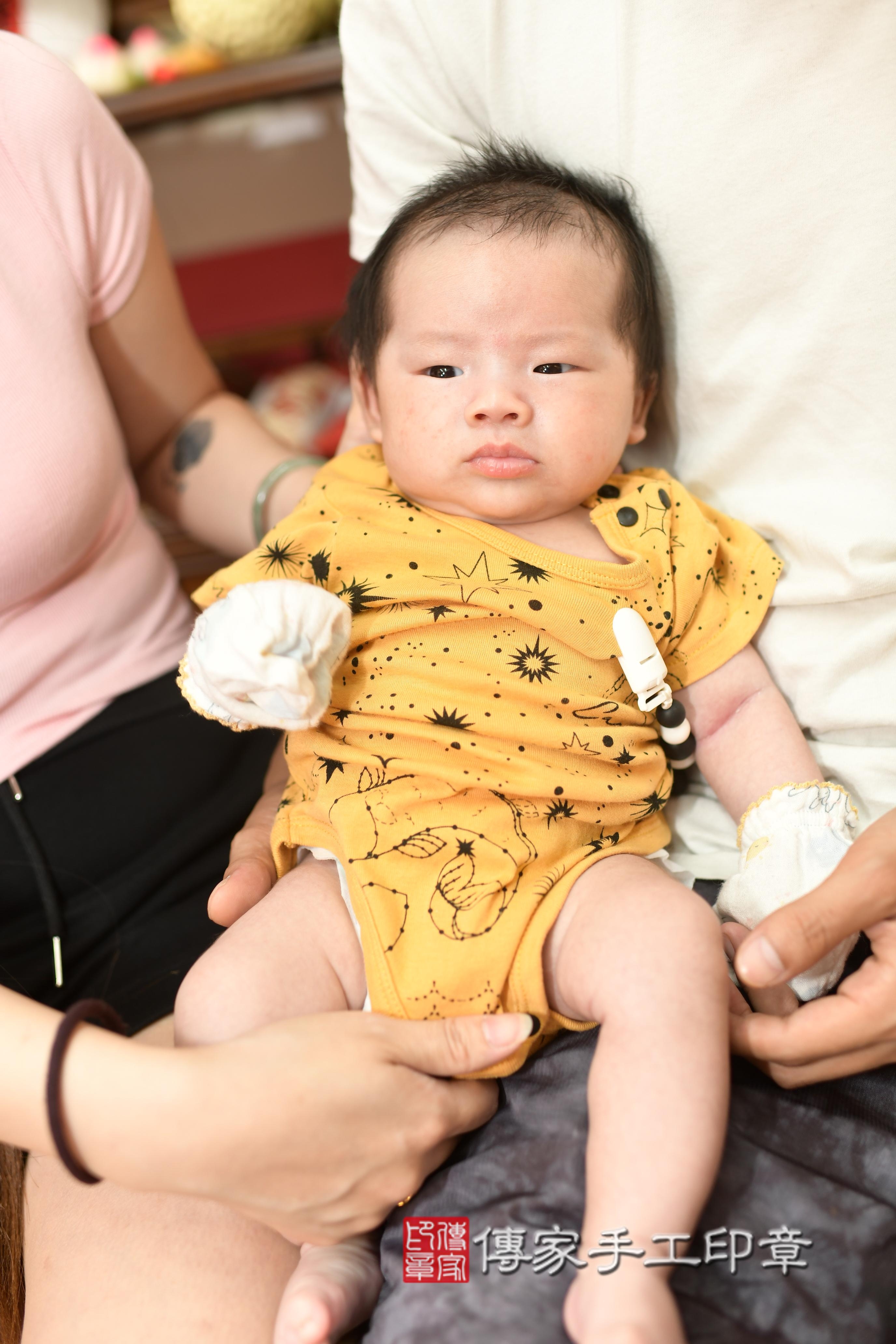 傳家手工印章高雄店、抓周、度脺、中國風會場、傳家嬰兒古禮、吉祥話、抓周道具物品24種、拍照。抓周證書。寶寶抓周、滿周歲、生日快樂、祝福 傳家手工印章高雄店、抓周、度脺、中國風會場、傳家嬰兒古禮、吉祥話、抓周道具物品24種、拍照。抓周證書。寶寶抓周、滿周歲、生日快樂、祝福