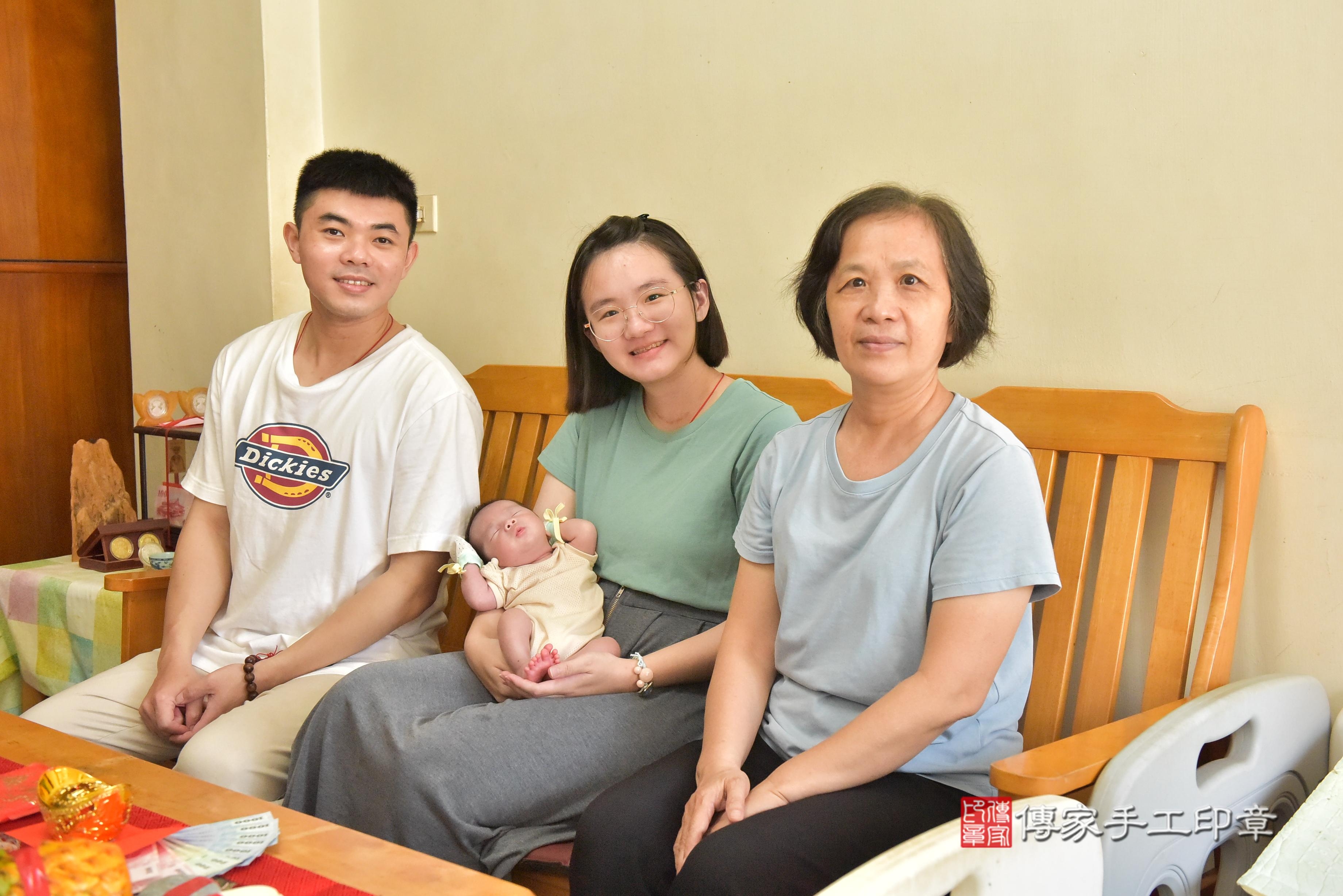傳家手工印章高雄店、抓周、度脺、中國風會場、傳家嬰兒古禮、吉祥話、抓周道具物品24種、拍照。抓周證書。寶寶抓周、滿周歲、生日快樂、祝福