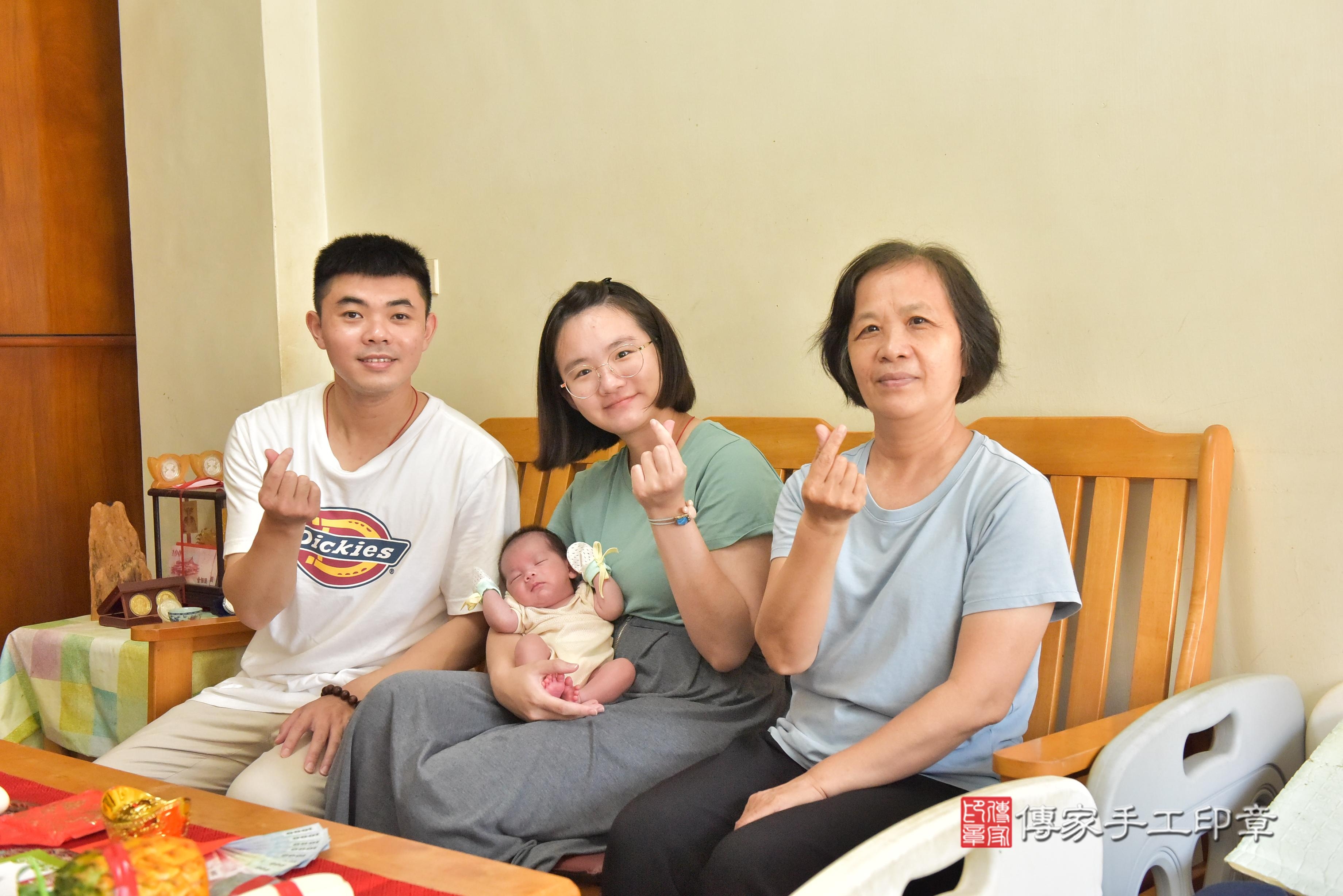 傳家手工印章高雄店、抓周、度脺、中國風會場、傳家嬰兒古禮、吉祥話、抓周道具物品24種、拍照。抓周證書。寶寶抓周、滿周歲、生日快樂、祝福