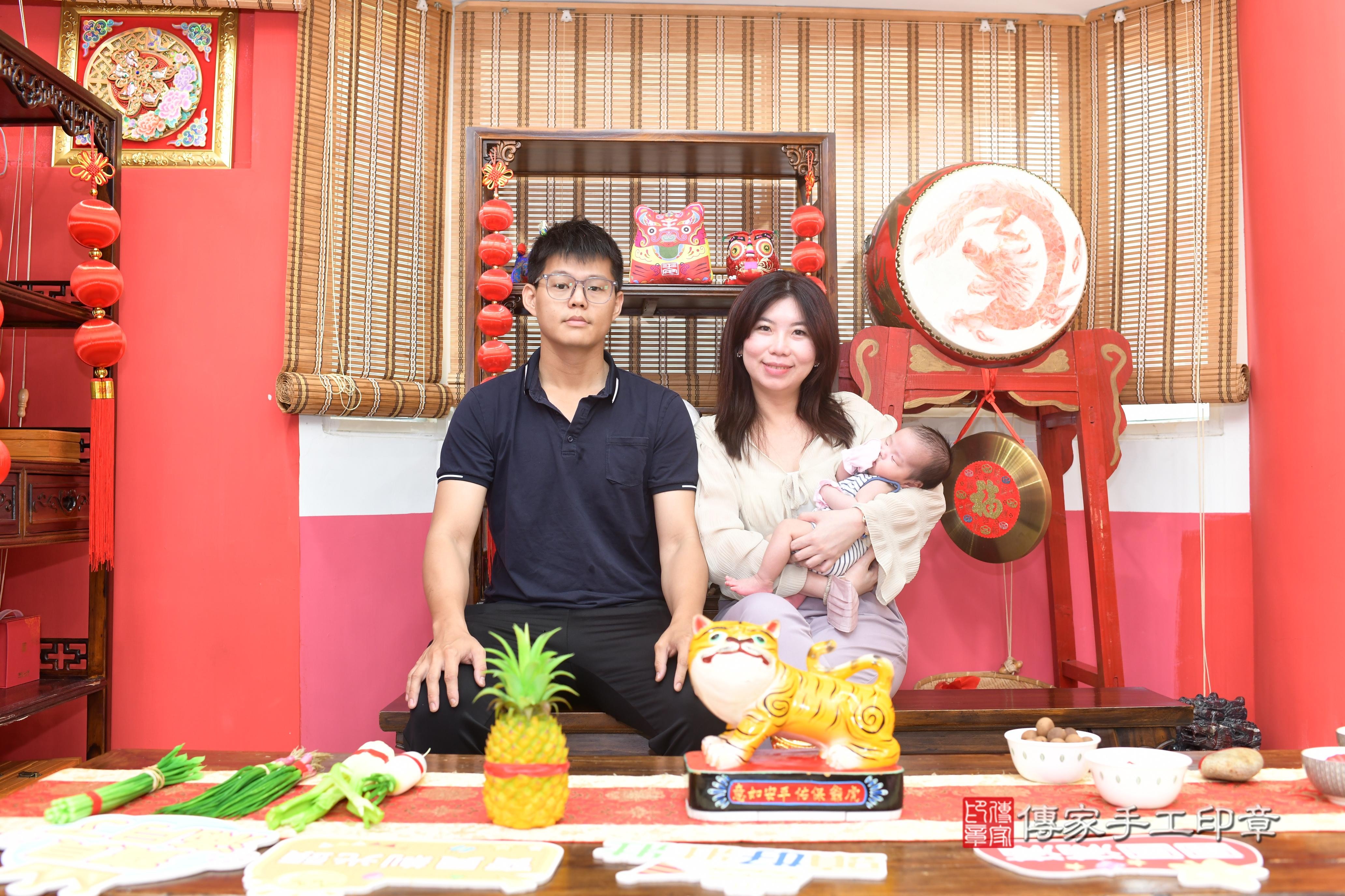 傳家手工印章高雄店、抓周、度脺、中國風會場、傳家嬰兒古禮、吉祥話、抓周道具物品24種、拍照。抓周證書。寶寶抓周、滿周歲、生日快樂、祝福