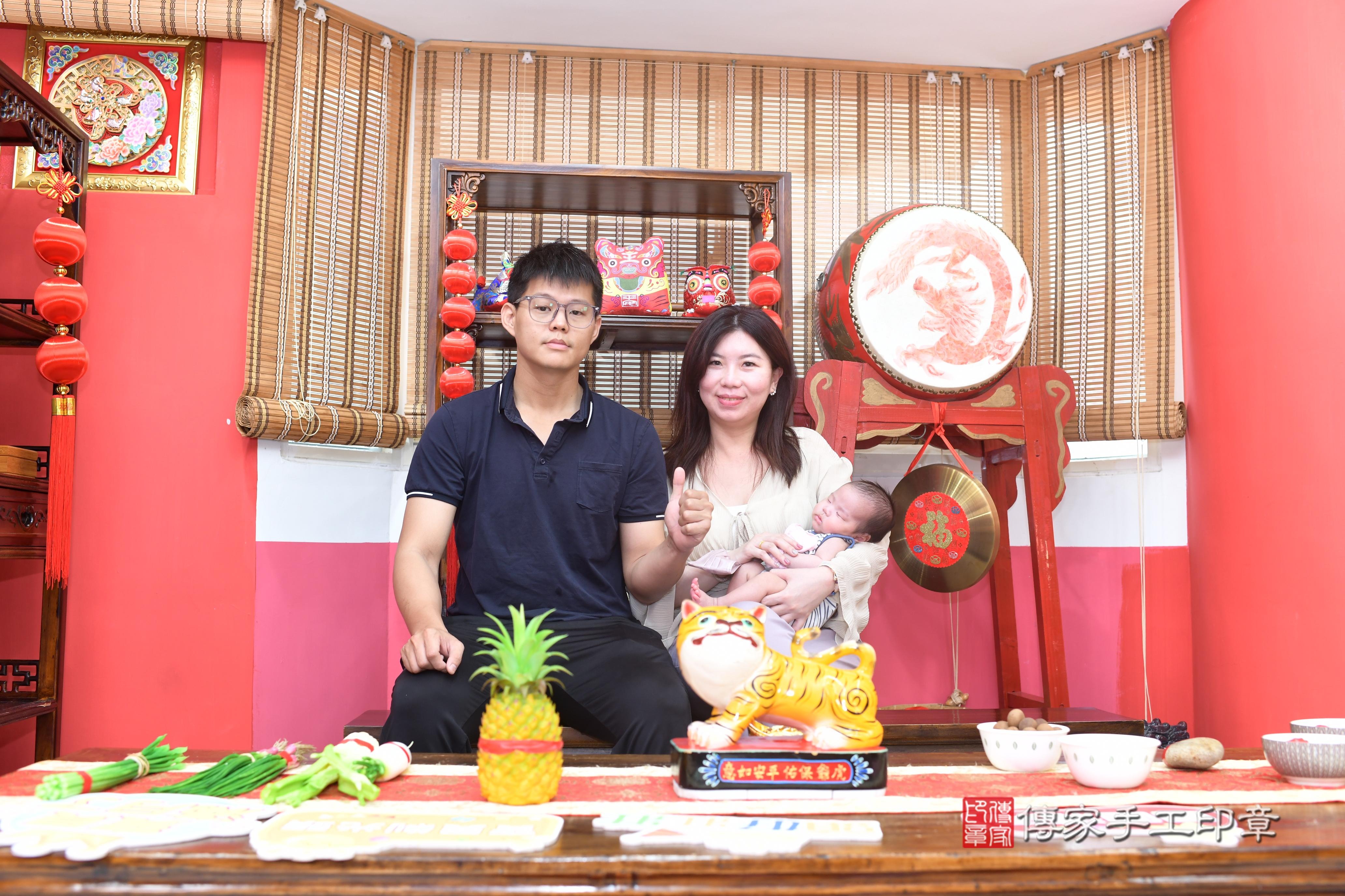 傳家手工印章高雄店、抓周、度脺、中國風會場、傳家嬰兒古禮、吉祥話、抓周道具物品24種、拍照。抓周證書。寶寶抓周、滿周歲、生日快樂、祝福