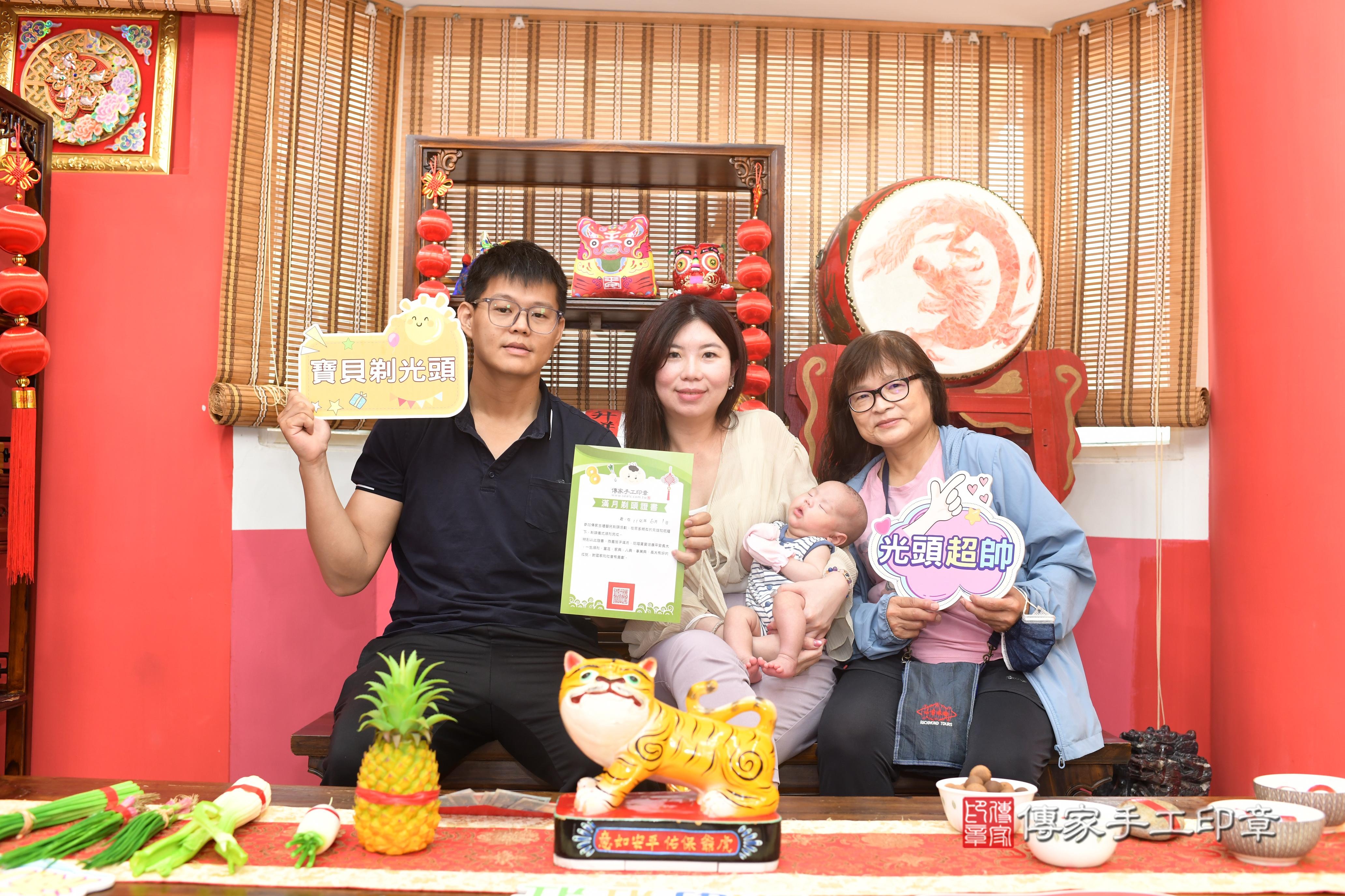傳家手工印章高雄店、抓周、度脺、中國風會場、傳家嬰兒古禮、吉祥話、抓周道具物品24種、拍照。抓周證書。寶寶抓周、滿周歲、生日快樂、祝福