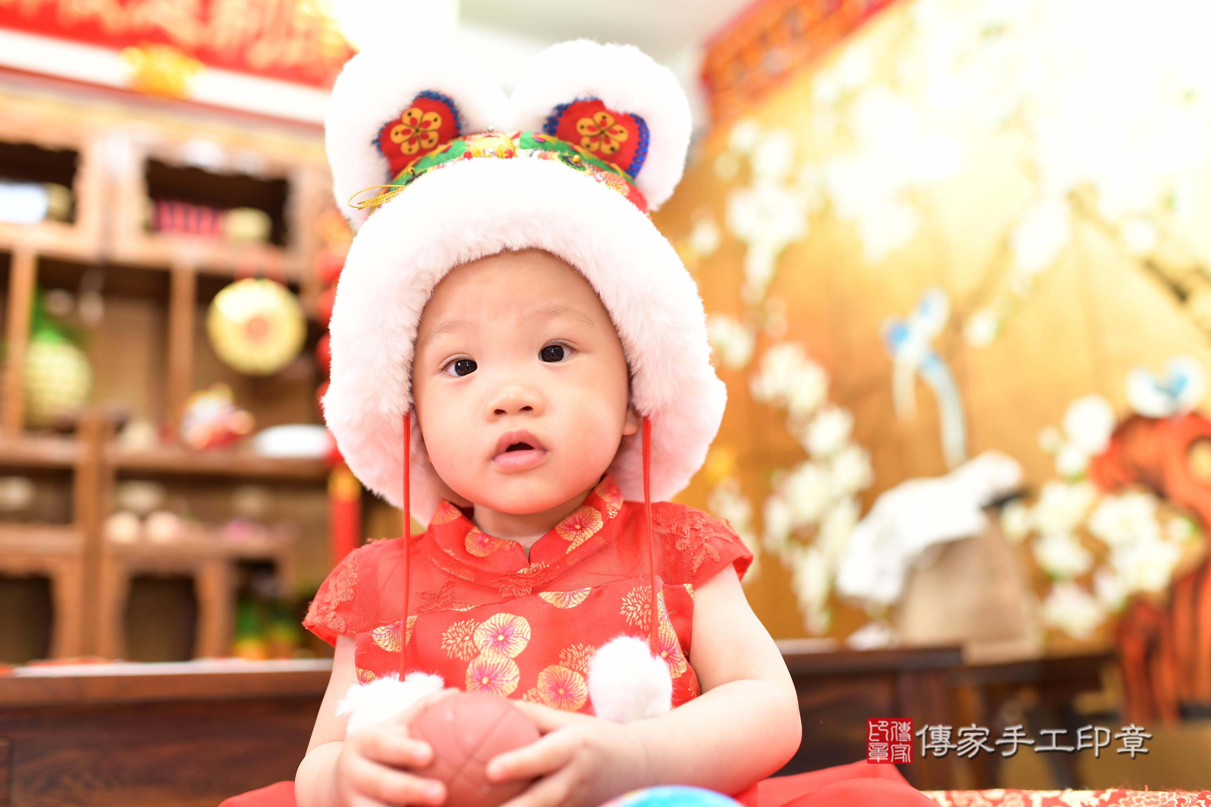 傳家手工印章台南店、抓周、度脺、中國風會場、傳家嬰兒古禮、吉祥話、抓周道具物品24種、拍照。抓周證書。寶寶抓周、滿周歲、生日快樂、祝福