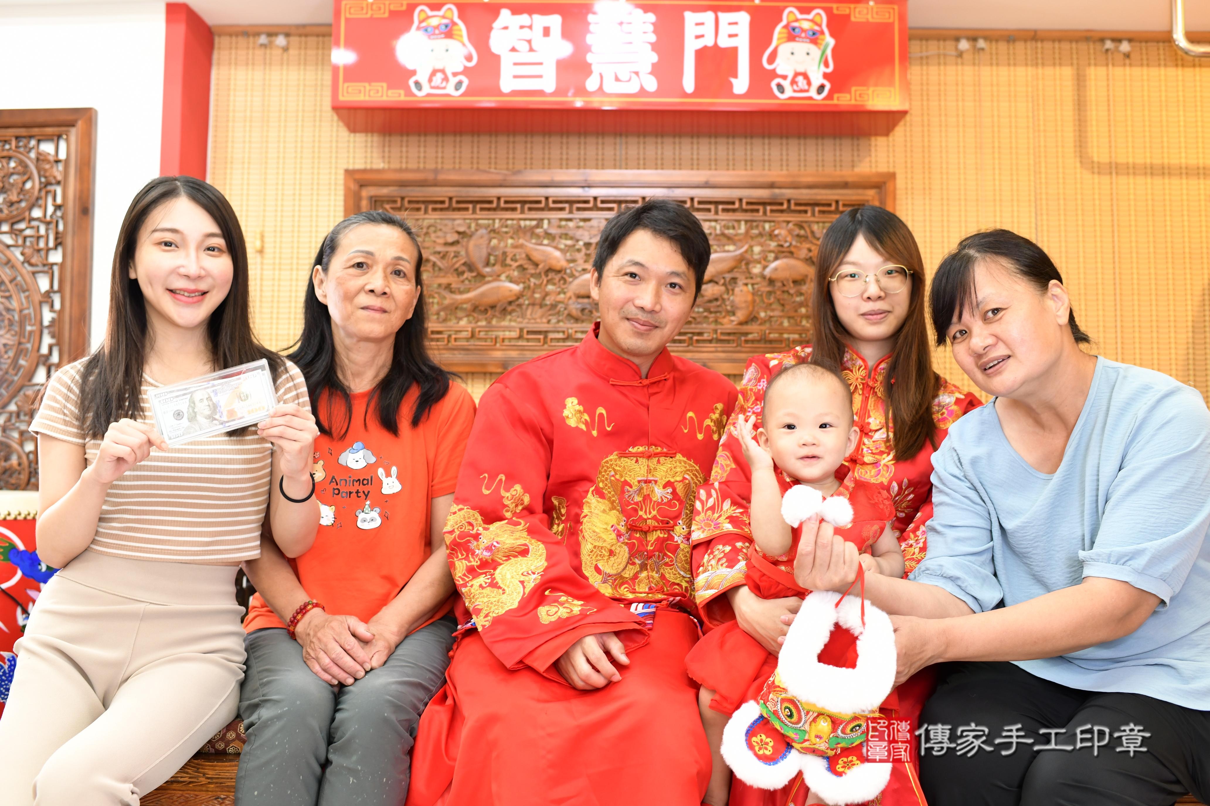 傳家手工印章台南店、抓周、度脺、中國風會場、傳家嬰兒古禮、吉祥話、抓周道具物品24種、拍照。抓周證書。寶寶抓周、滿周歲、生日快樂、祝福 傳家手工印章台南店、抓周、度脺、中國風會場、傳家嬰兒古禮、吉祥話、抓周道具物品24種、拍照。抓周證書。寶寶抓周、滿周歲、生日快樂、祝福