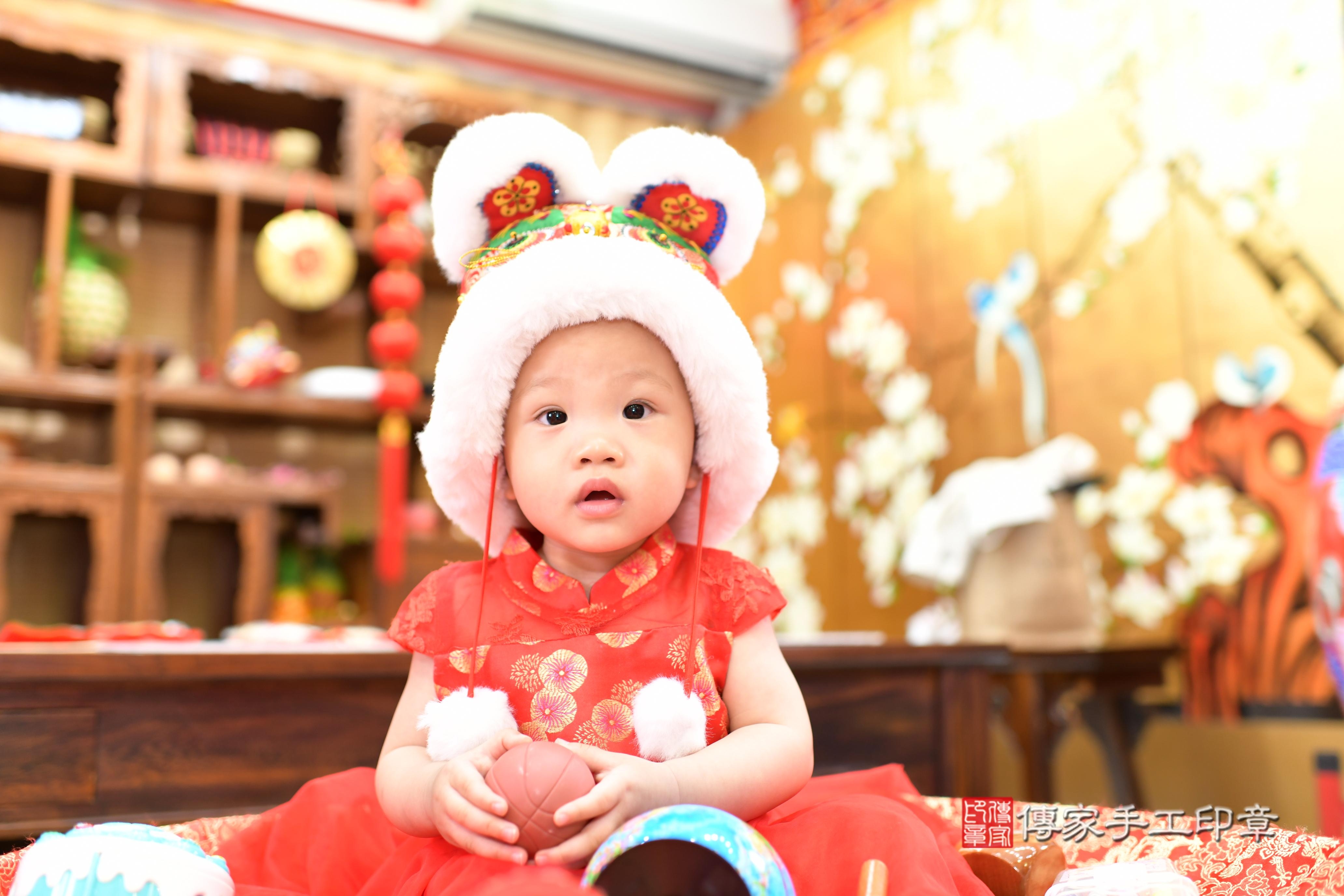 傳家手工印章台南店、抓周、度脺、中國風會場、傳家嬰兒古禮、吉祥話、抓周道具物品24種、拍照。抓周證書。寶寶抓周、滿周歲、生日快樂、祝福 傳家手工印章台南店、抓周、度脺、中國風會場、傳家嬰兒古禮、吉祥話、抓周道具物品24種、拍照。抓周證書。寶寶抓周、滿周歲、生日快樂、祝福