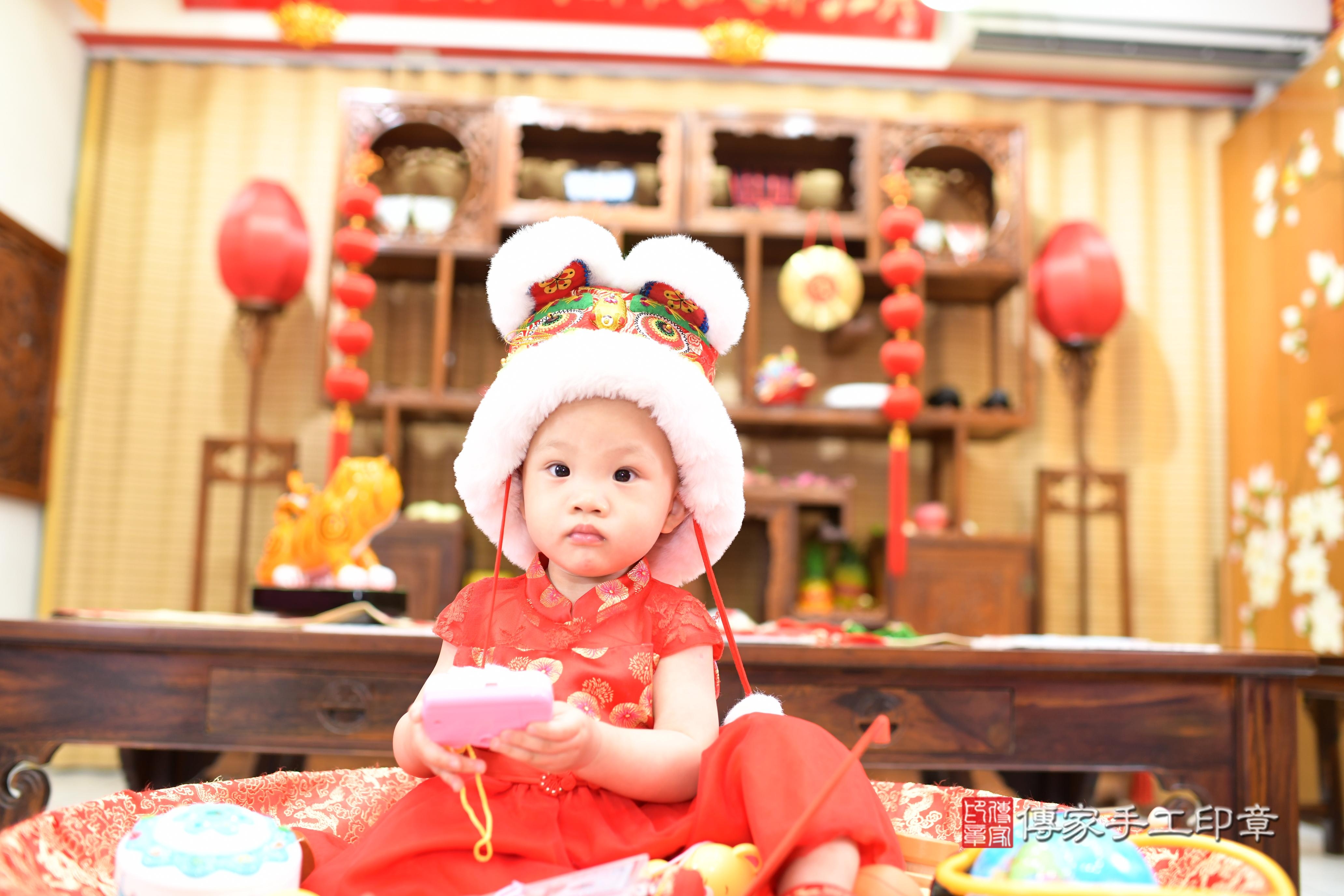 傳家手工印章台南店、抓周、度脺、中國風會場、傳家嬰兒古禮、吉祥話、抓周道具物品24種、拍照。抓周證書。寶寶抓周、滿周歲、生日快樂、祝福 傳家手工印章台南店、抓周、度脺、中國風會場、傳家嬰兒古禮、吉祥話、抓周道具物品24種、拍照。抓周證書。寶寶抓周、滿周歲、生日快樂、祝福