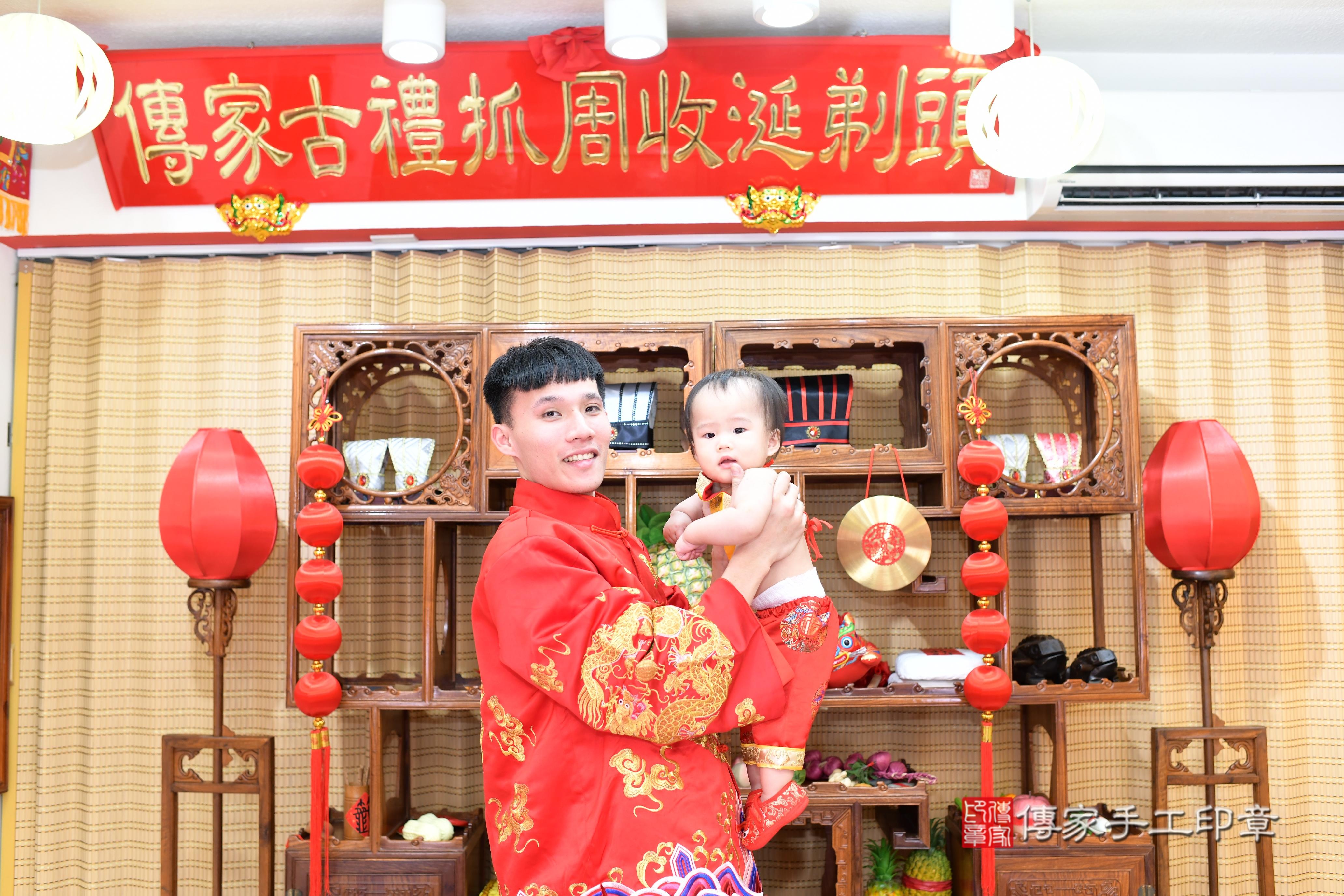 傳家手工印章台南店、抓周、度脺、中國風會場、傳家嬰兒古禮、吉祥話、抓周道具物品24種、拍照。抓周證書。寶寶抓周、滿周歲、生日快樂、祝福 傳家手工印章台南店、抓周、度脺、中國風會場、傳家嬰兒古禮、吉祥話、抓周道具物品24種、拍照。抓周證書。寶寶抓周、滿周歲、生日快樂、祝福