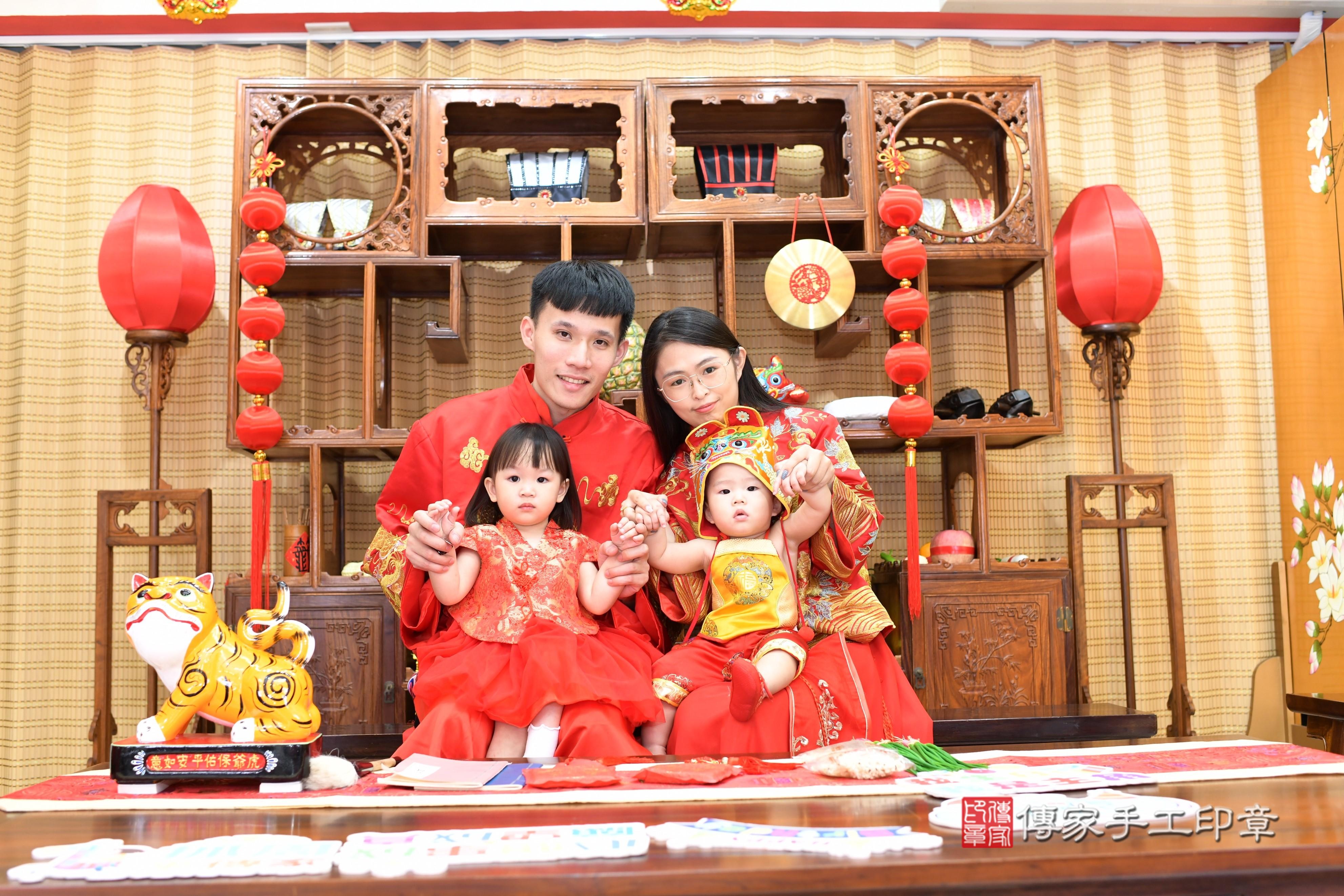 傳家手工印章台南店、抓周、度脺、中國風會場、傳家嬰兒古禮、吉祥話、抓周道具物品24種、拍照。抓周證書。寶寶抓周、滿周歲、生日快樂、祝福 傳家手工印章台南店、抓周、度脺、中國風會場、傳家嬰兒古禮、吉祥話、抓周道具物品24種、拍照。抓周證書。寶寶抓周、滿周歲、生日快樂、祝福